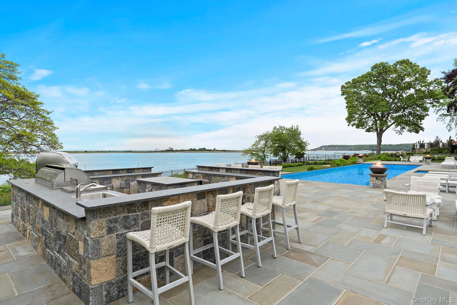 25 Brewster Lane E, East Setauket, NY 11733