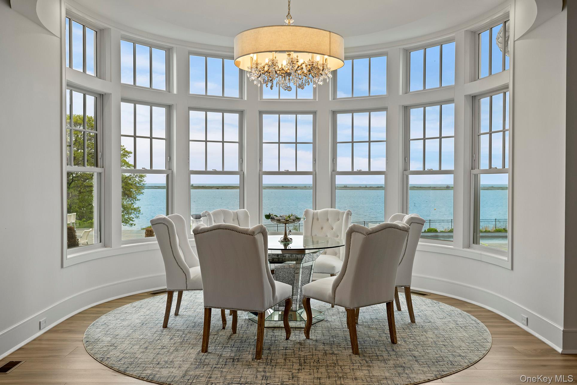 25 Brewster Lane E, East Setauket, NY 11733