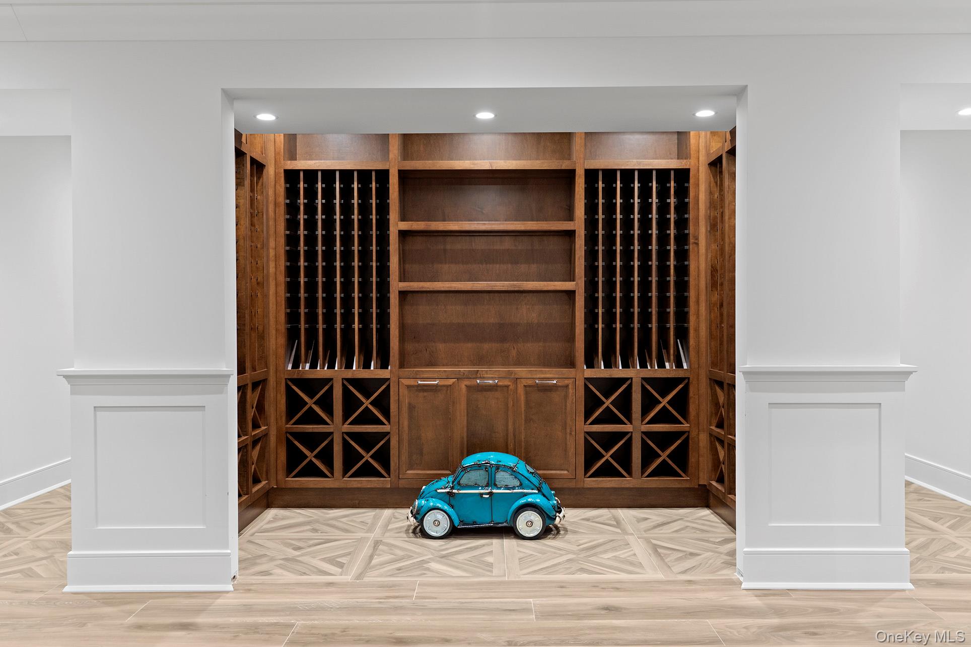 25 Brewster Lane E, East Setauket, NY 11733