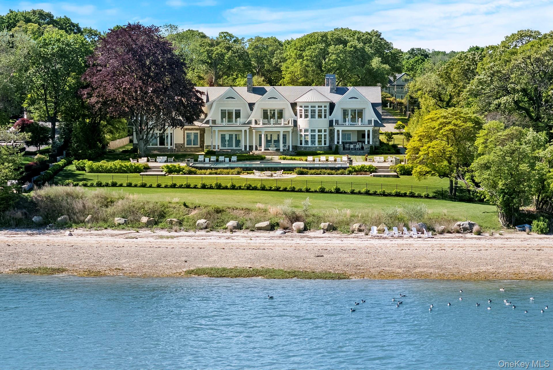 25 Brewster Lane E, East Setauket, NY 11733