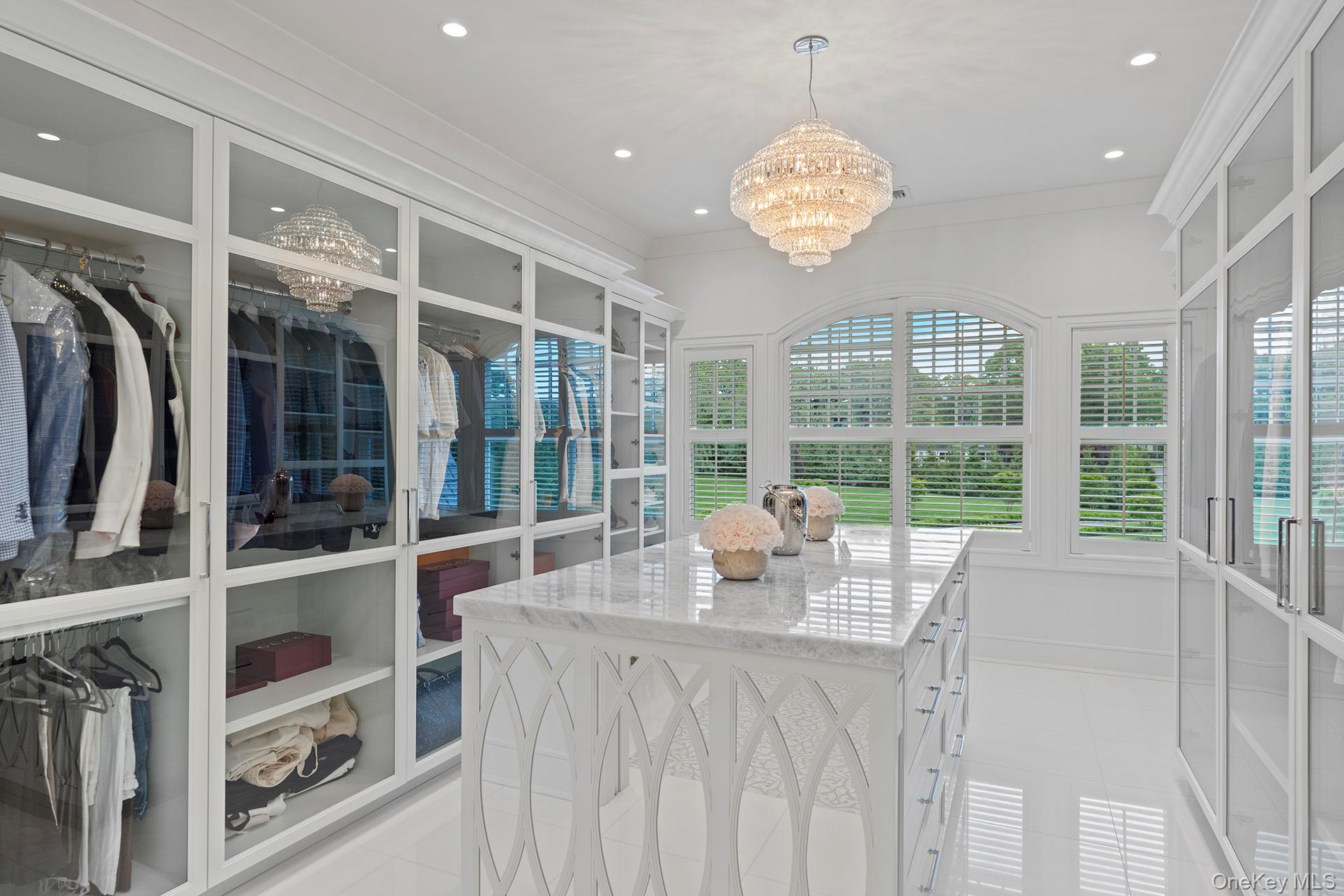 25 Brewster Lane E, East Setauket, NY 11733