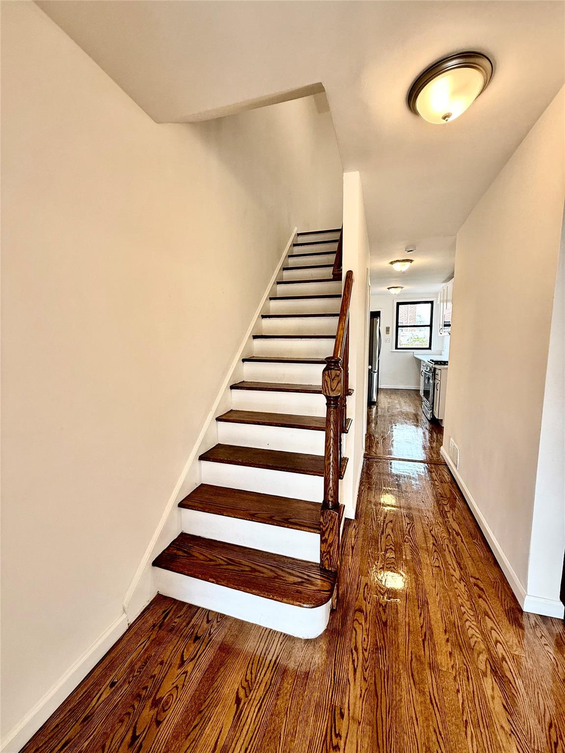 1031 E 215th St, Bronx, Ny, Bronx, NY 10469