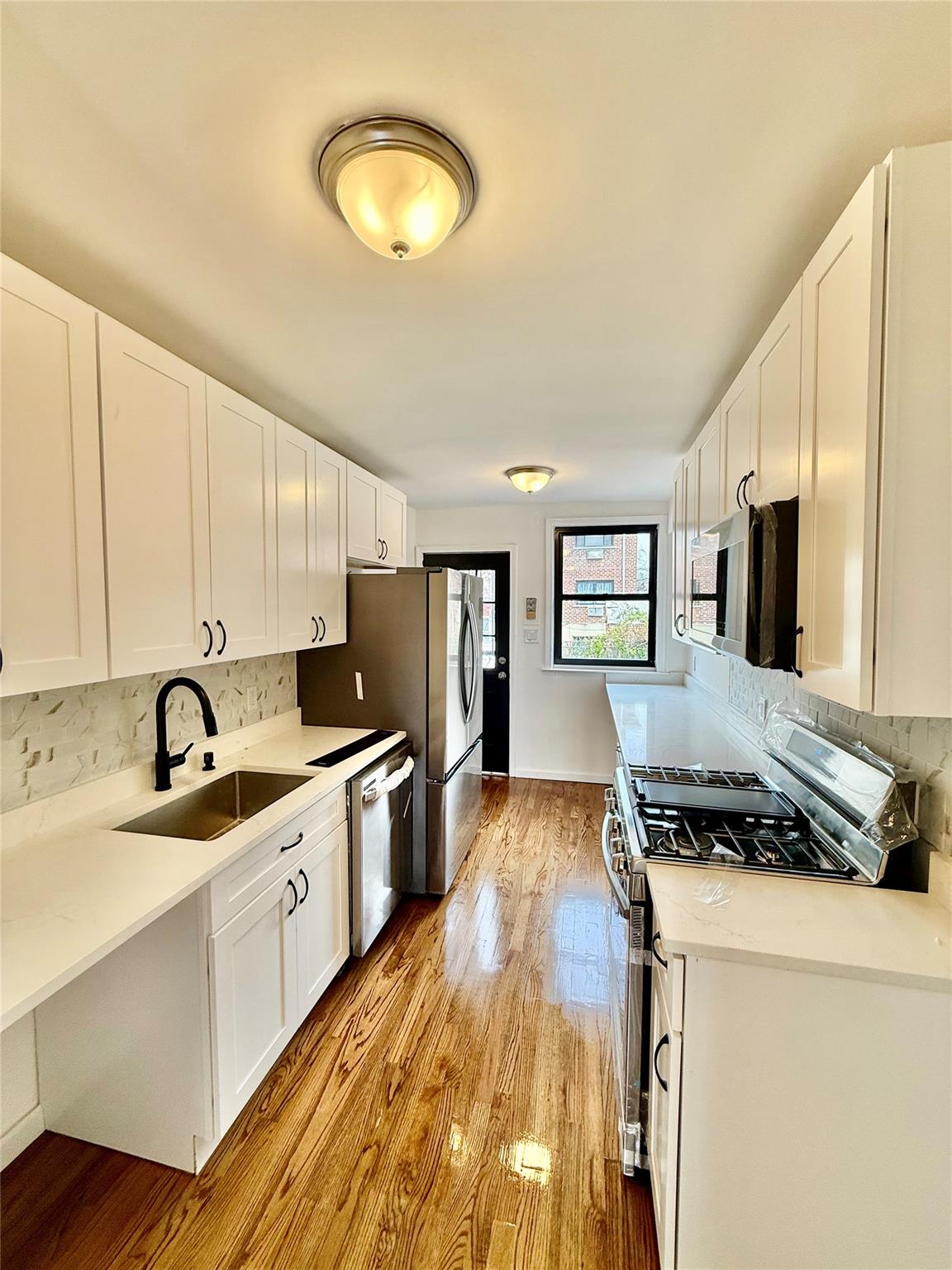 1031 E 215th St, Bronx, Ny, Bronx, NY 10469