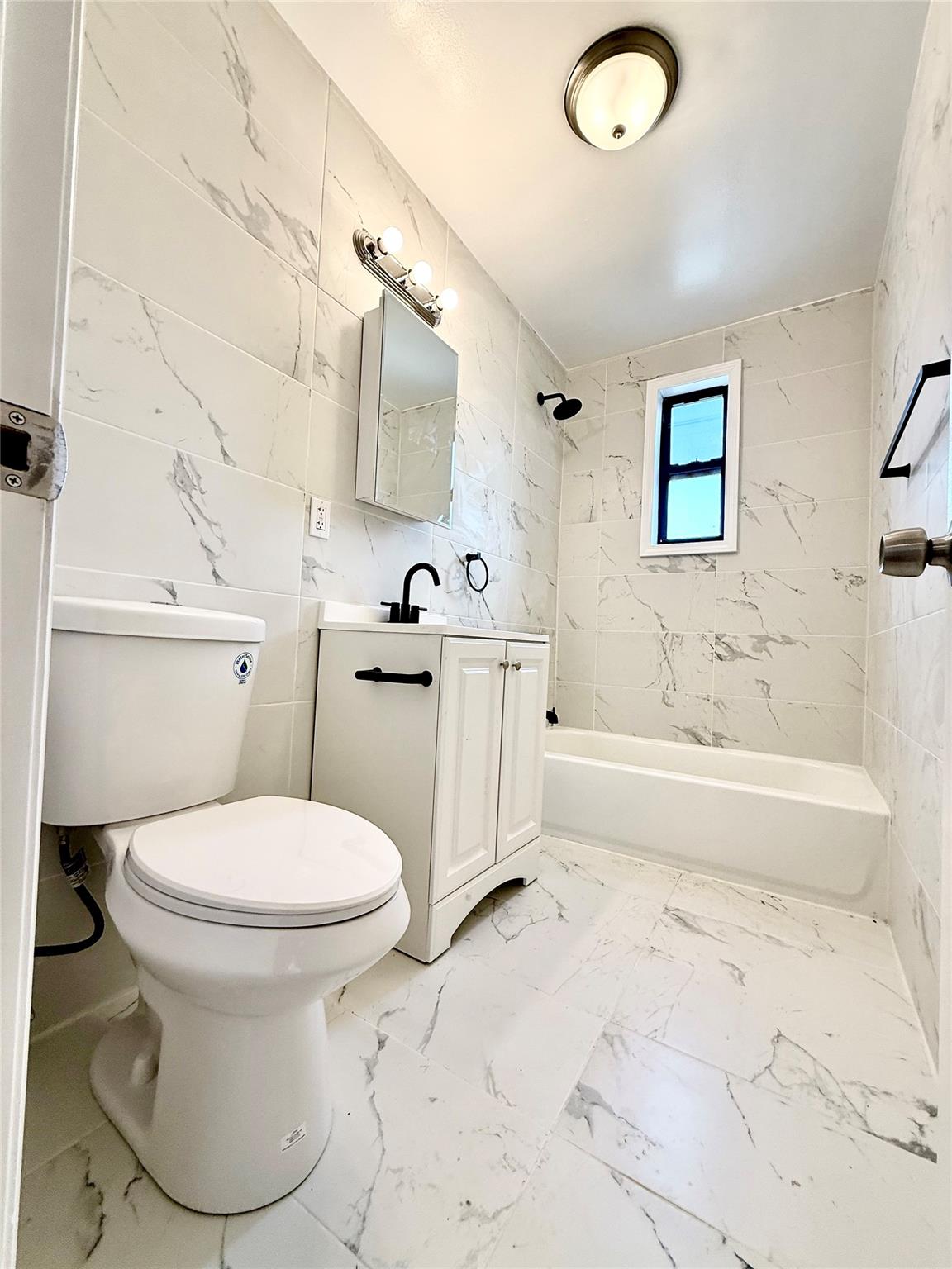 1031 E 215th St, Bronx, Ny, Bronx, NY 10469