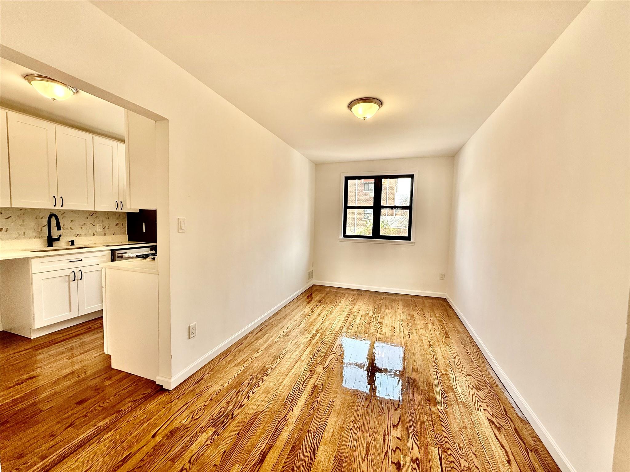 1031 E 215th St, Bronx, Ny, Bronx, NY 10469