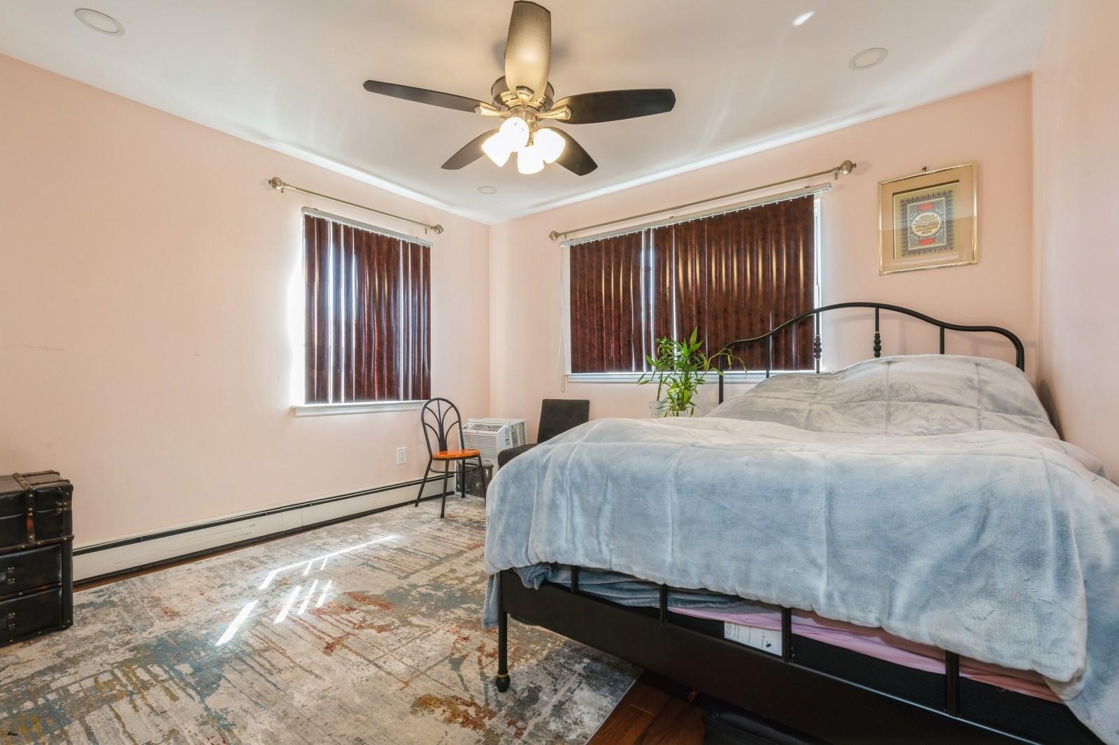 7 Bunker Lane, Hicksville, NY 11801