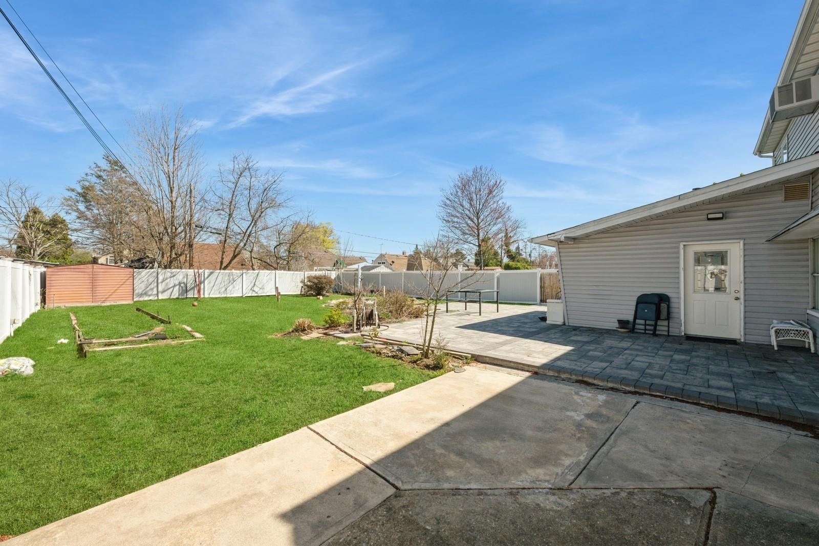 7 Bunker Lane, Hicksville, NY 11801