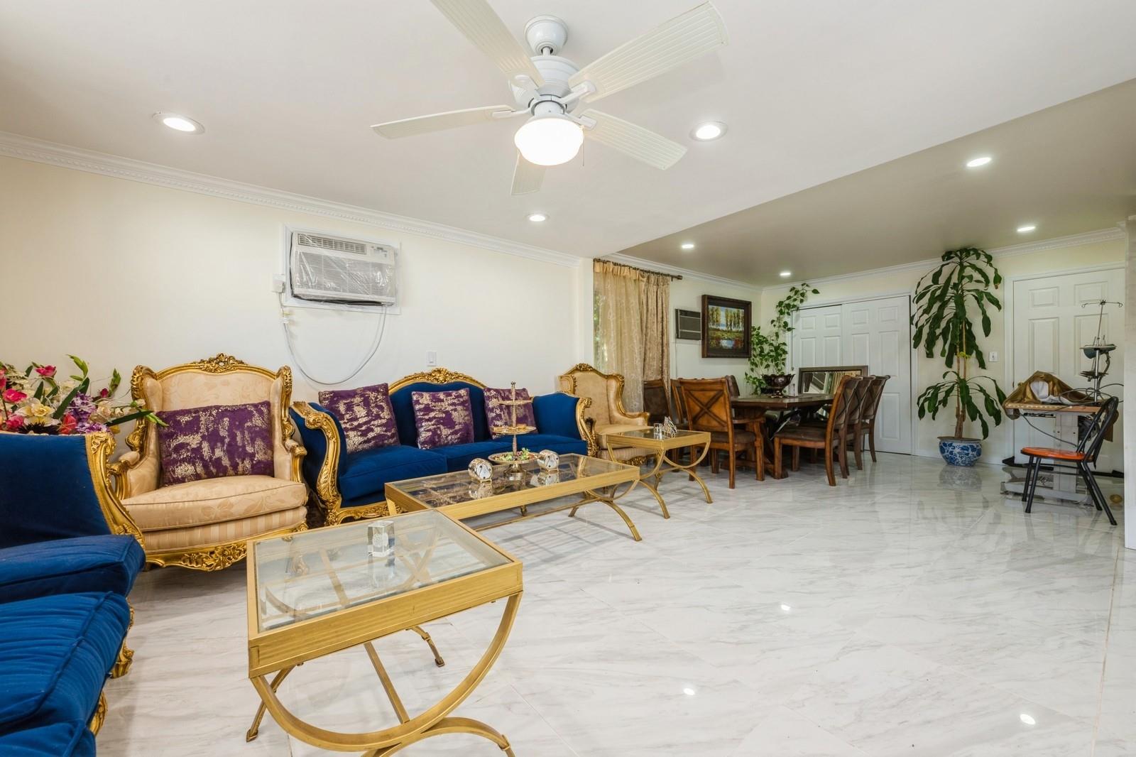 7 Bunker Lane, Hicksville, NY 11801