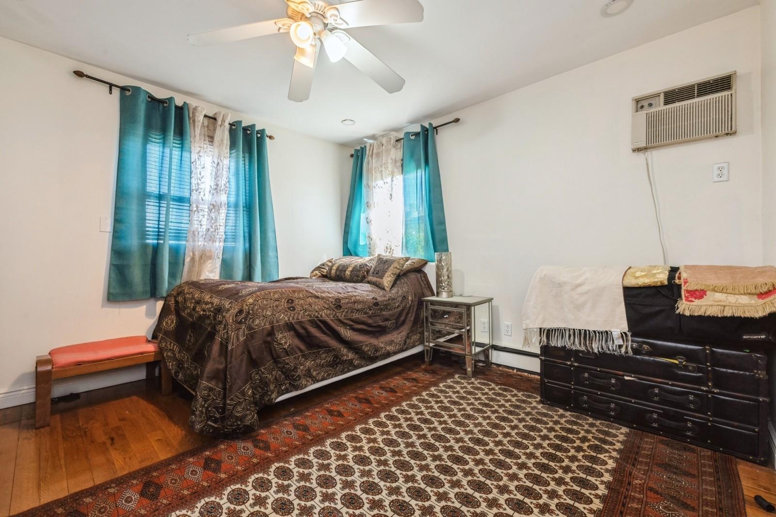 7 Bunker Lane, Hicksville, NY 11801