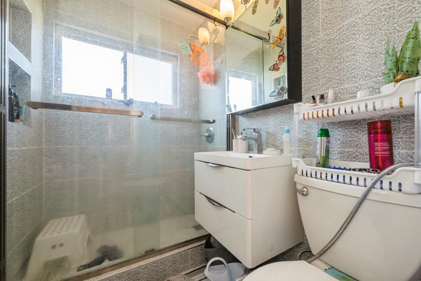 7 Bunker Lane, Hicksville, NY 11801