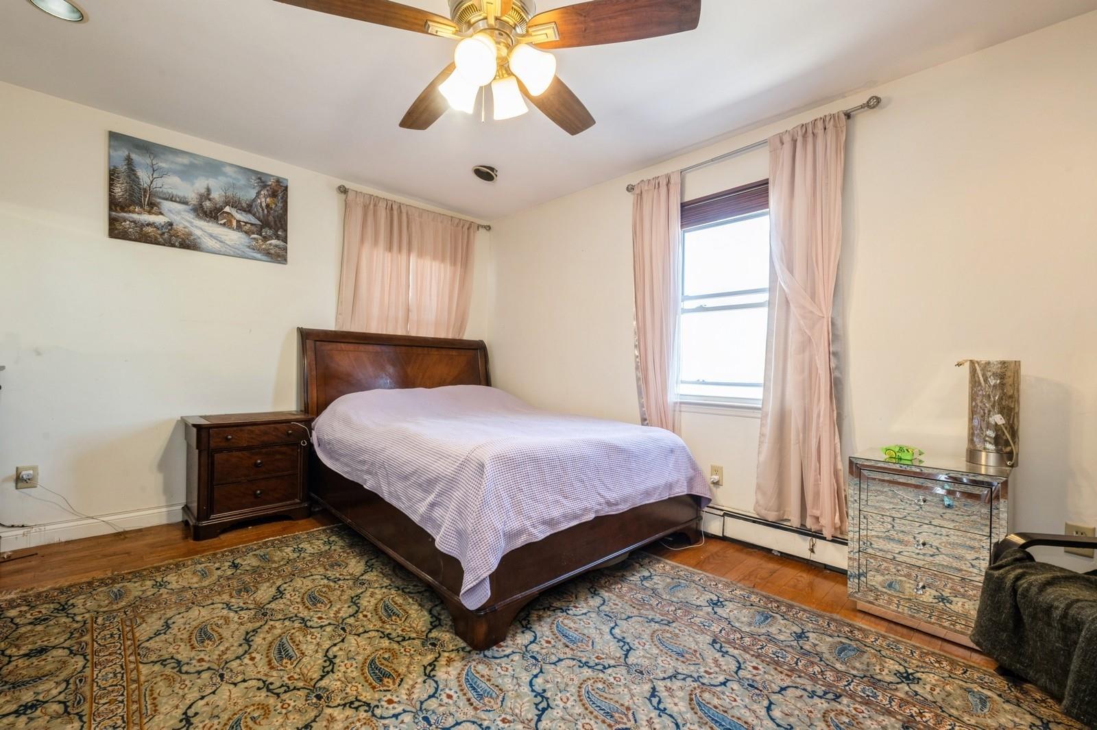 7 Bunker Lane, Hicksville, NY 11801