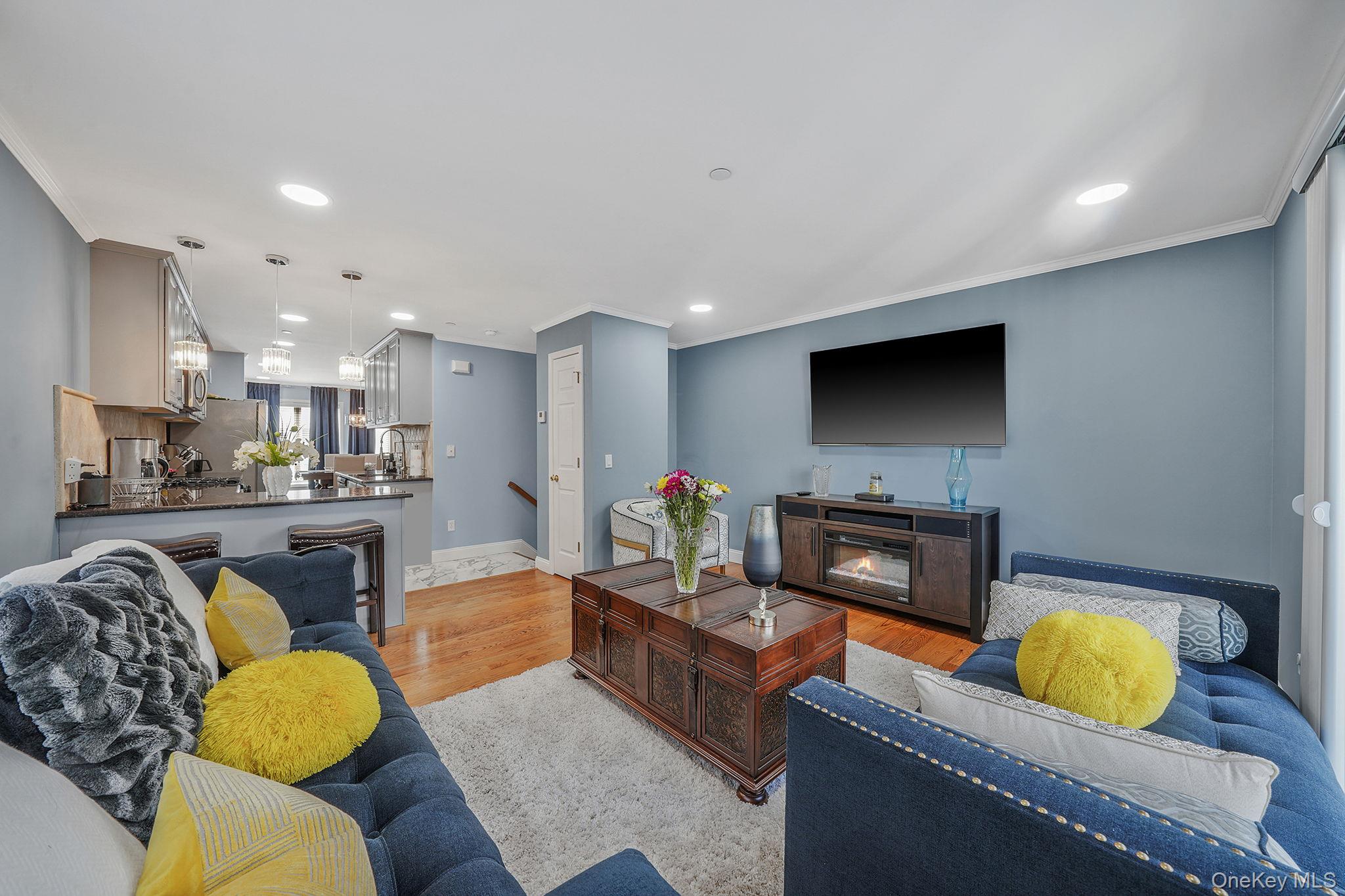 531 Ray Street # 10, Freeport, NY 11520