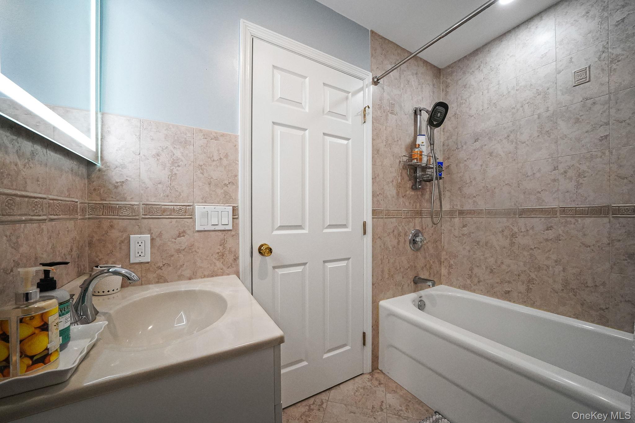 531 Ray Street # 10, Freeport, NY 11520