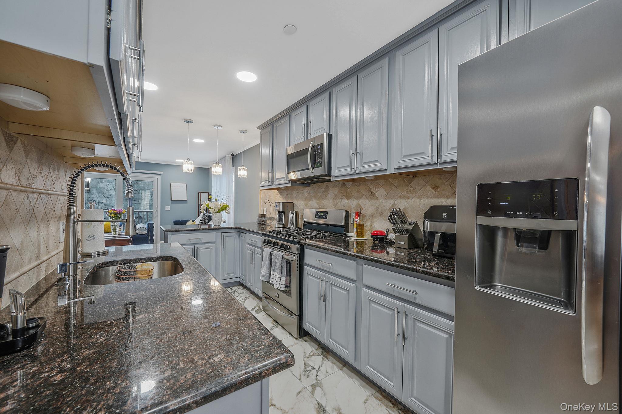 531 Ray Street # 10, Freeport, NY 11520