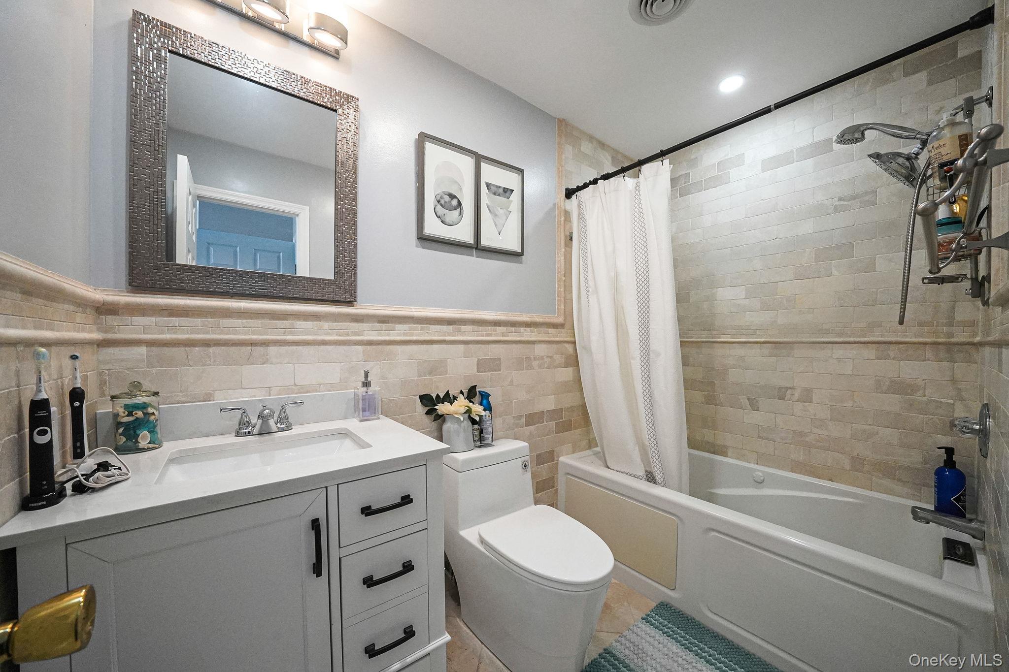 531 Ray Street # 10, Freeport, NY 11520