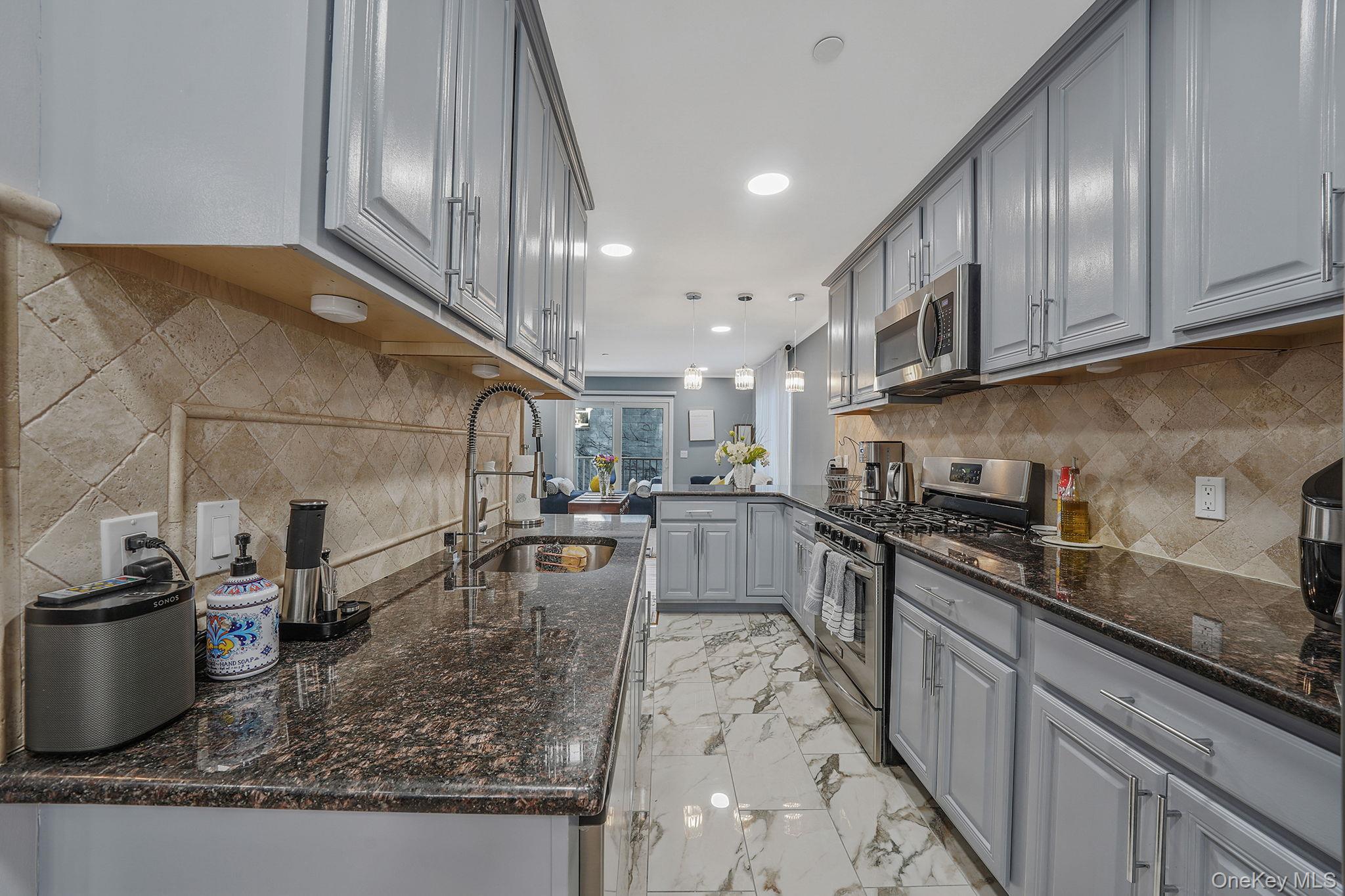 531 Ray Street # 10, Freeport, NY 11520