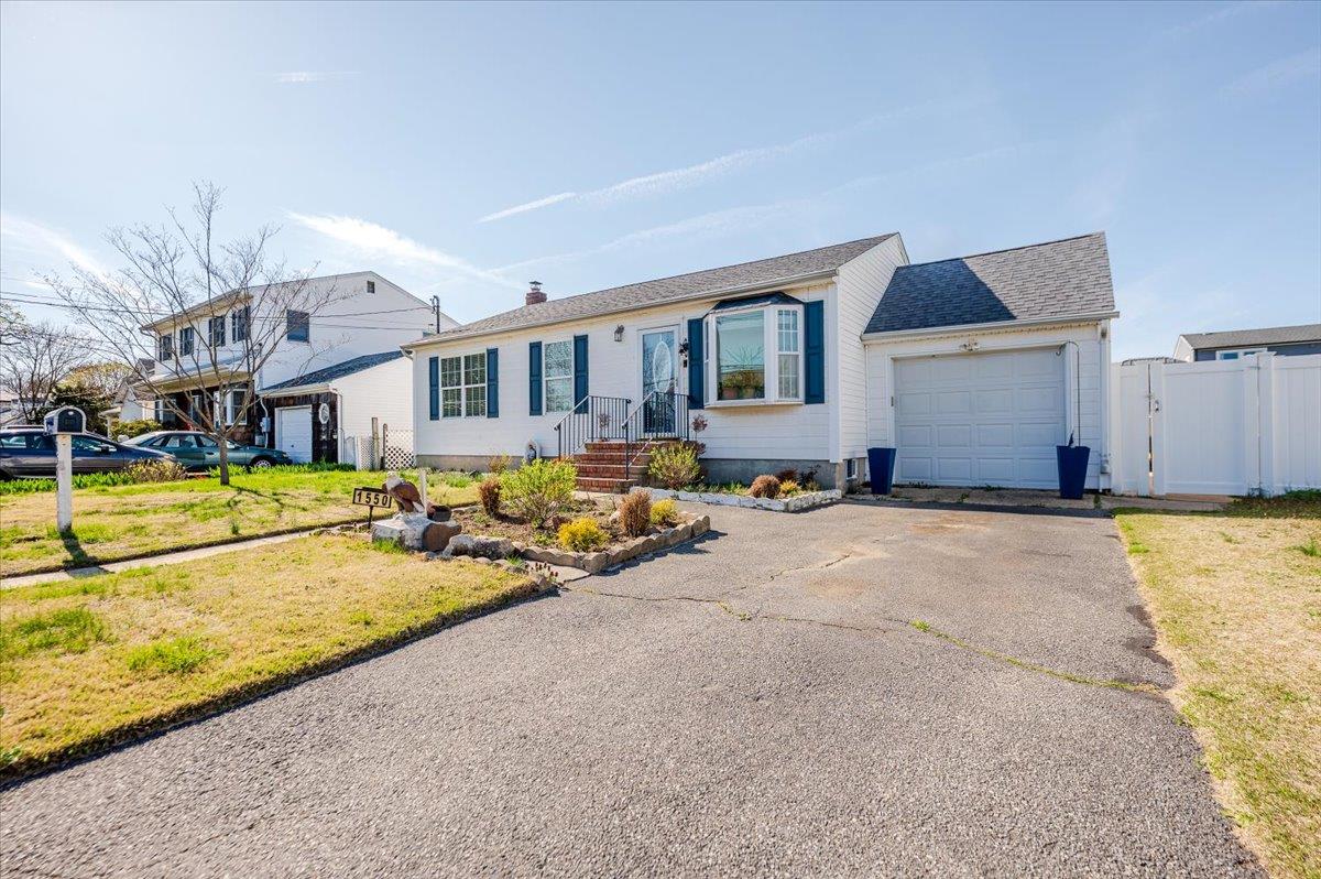 1550 6 Street, West Babylon, NY 11704