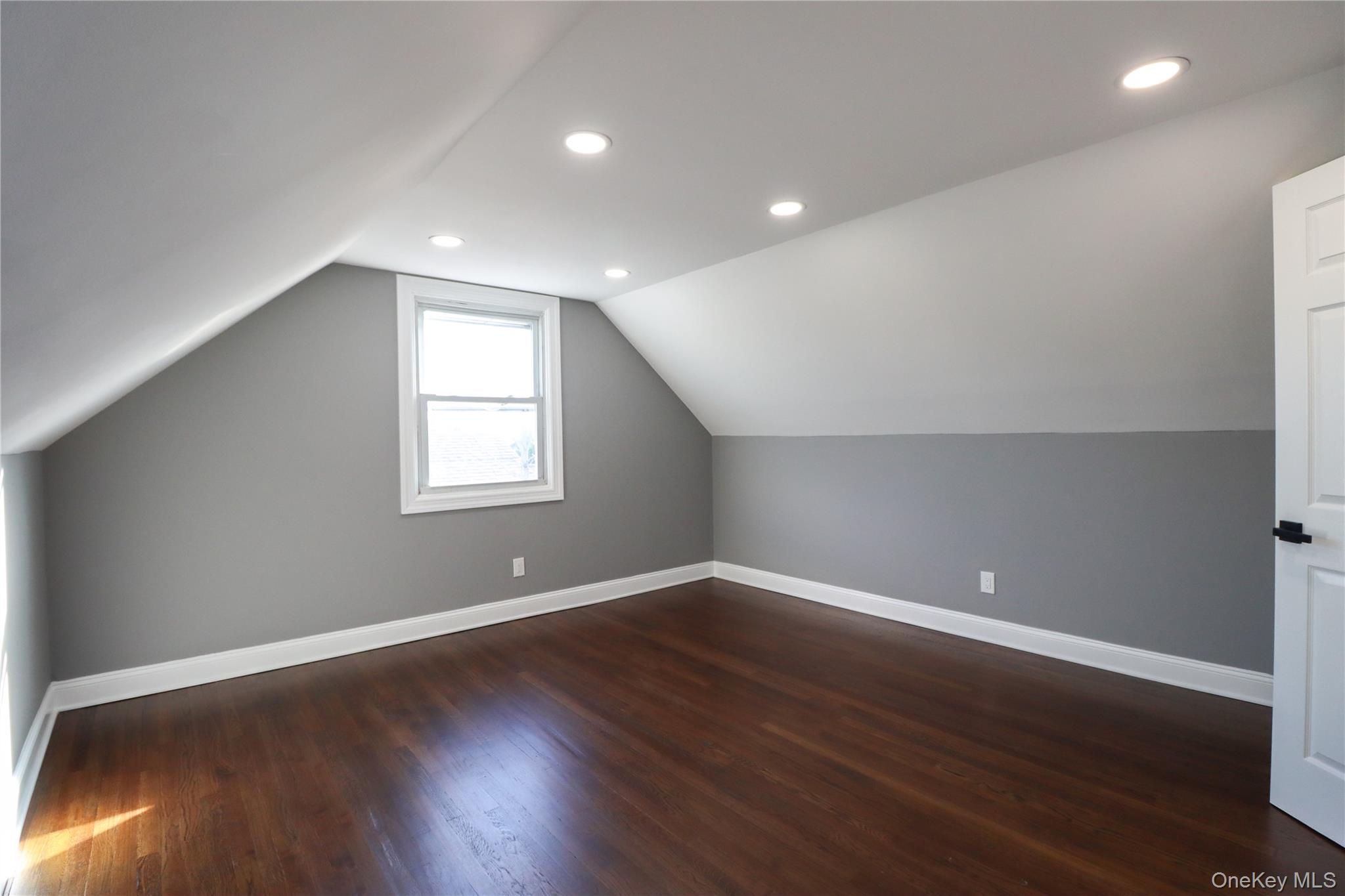 14a Earl Place, Amity Harbor, NY 11701