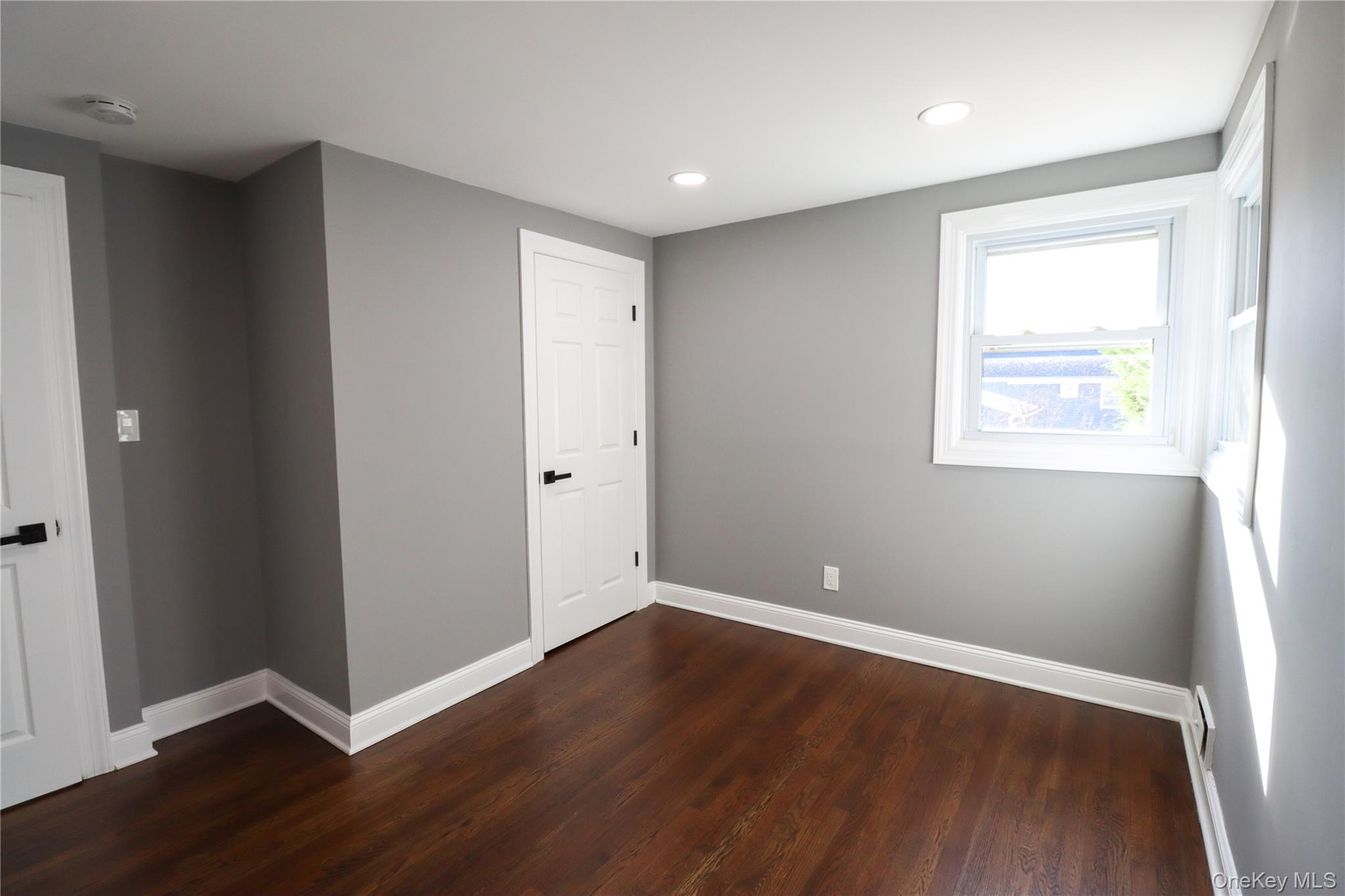 14a Earl Place, Amity Harbor, NY 11701