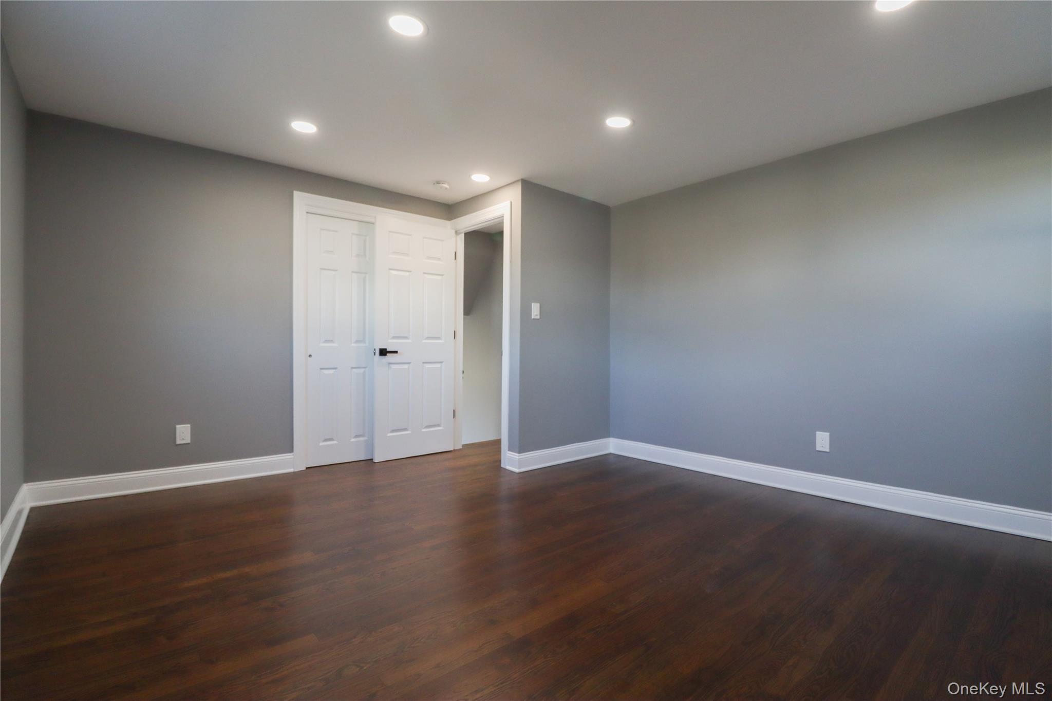 14a Earl Place, Amity Harbor, NY 11701