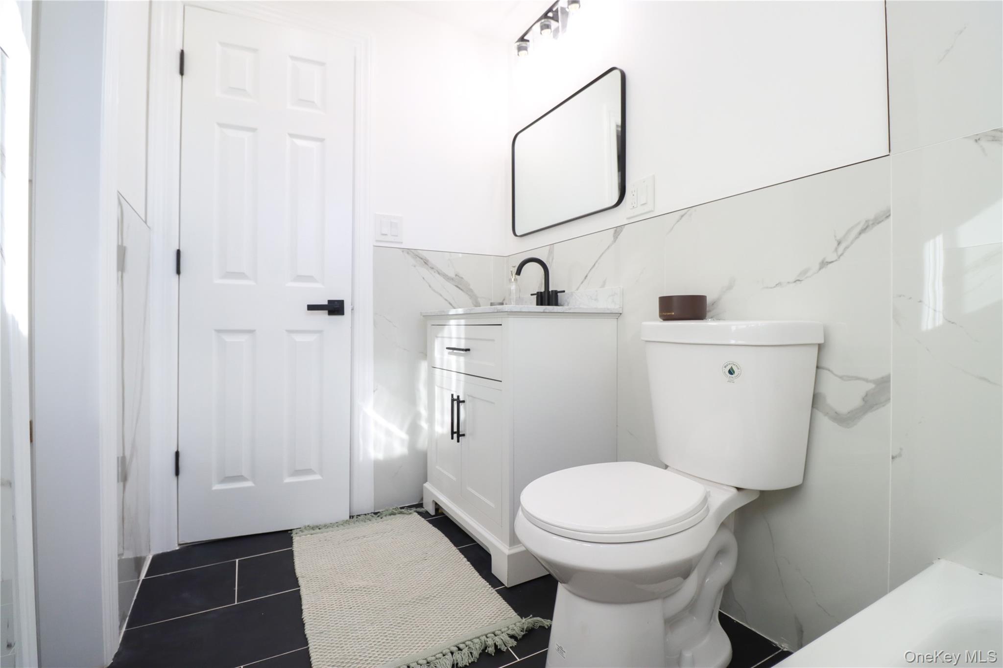 14a Earl Place, Amity Harbor, NY 11701