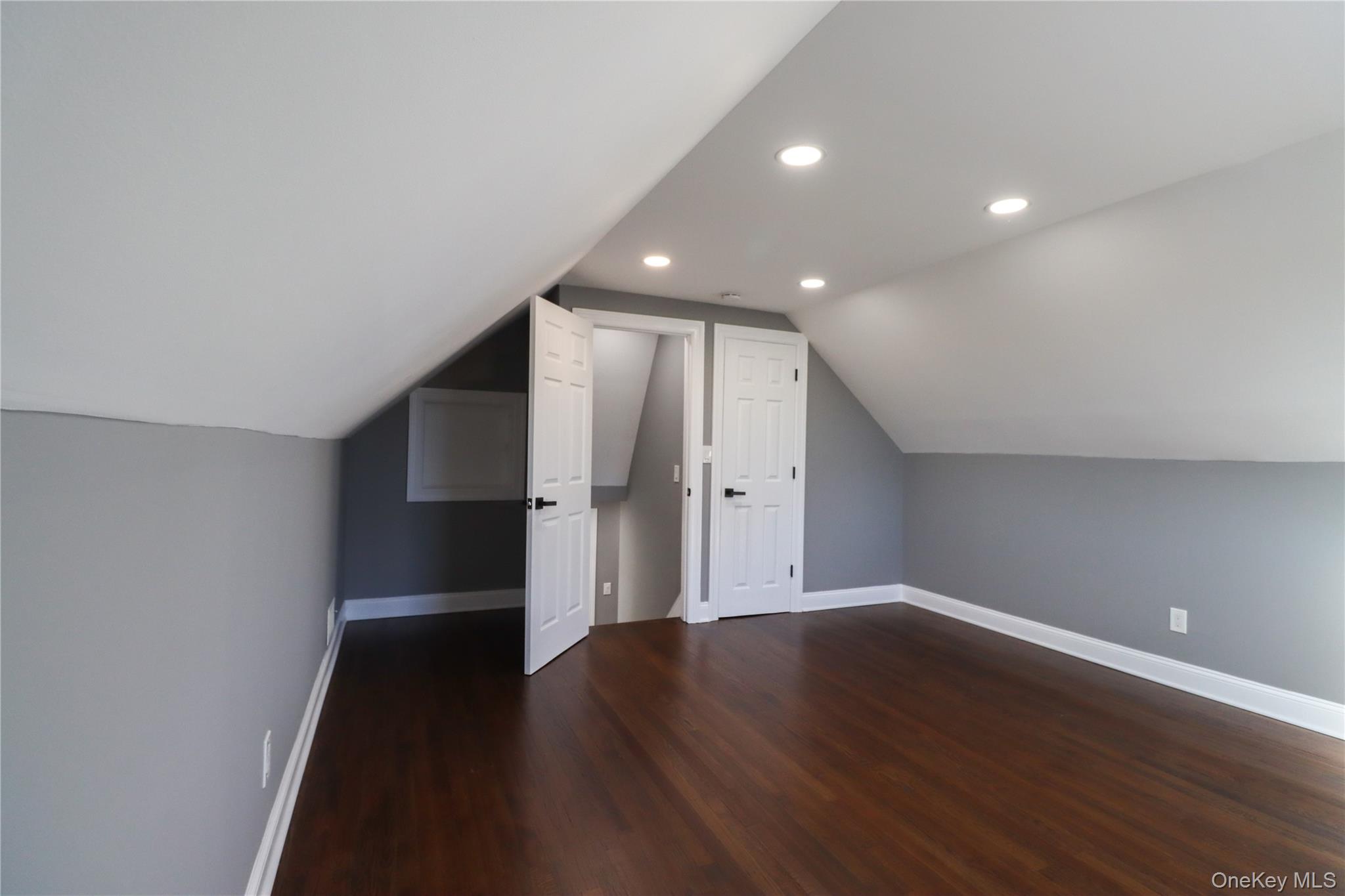 14a Earl Place, Amity Harbor, NY 11701