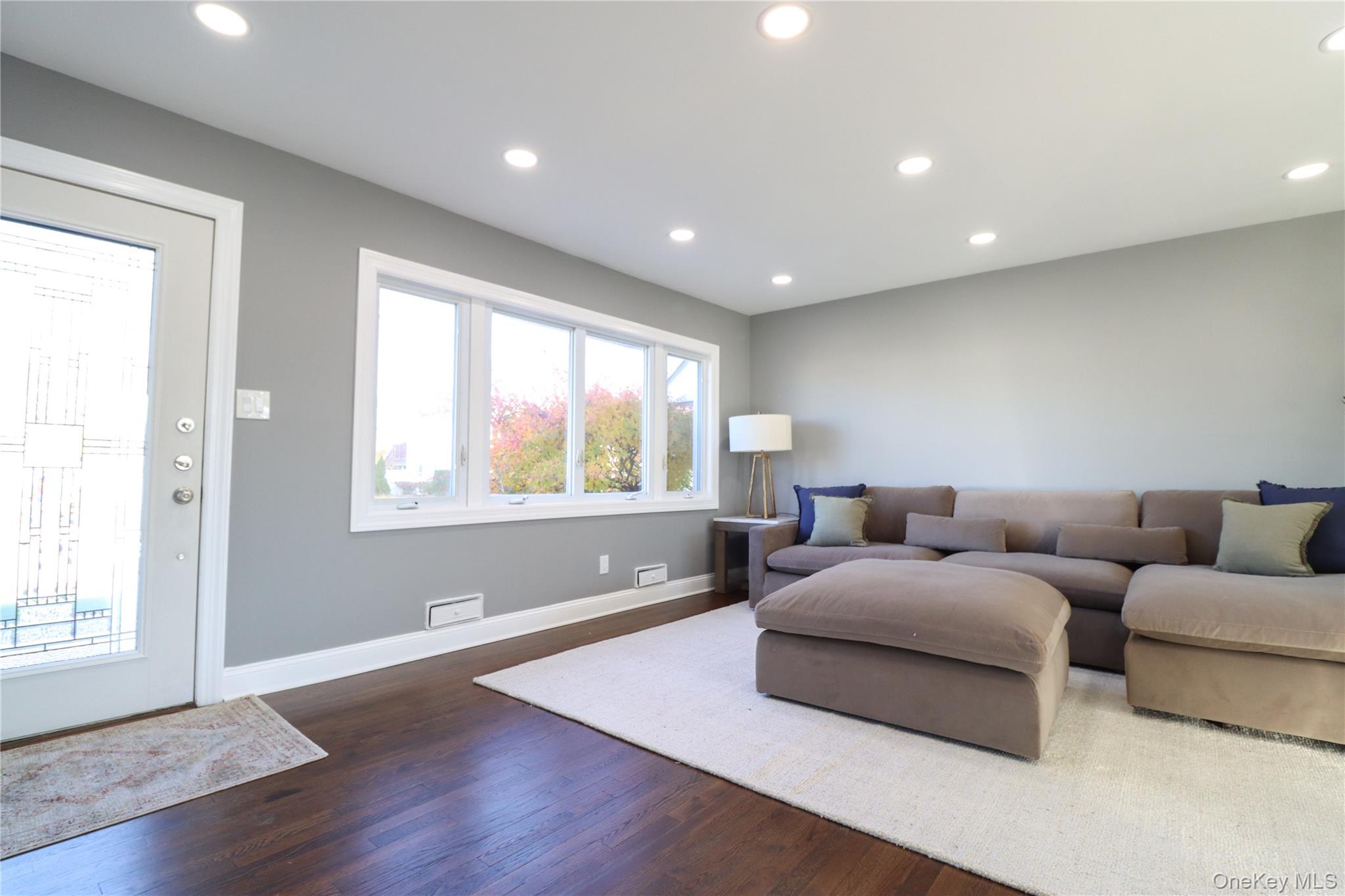 14a Earl Place, Amity Harbor, NY 11701