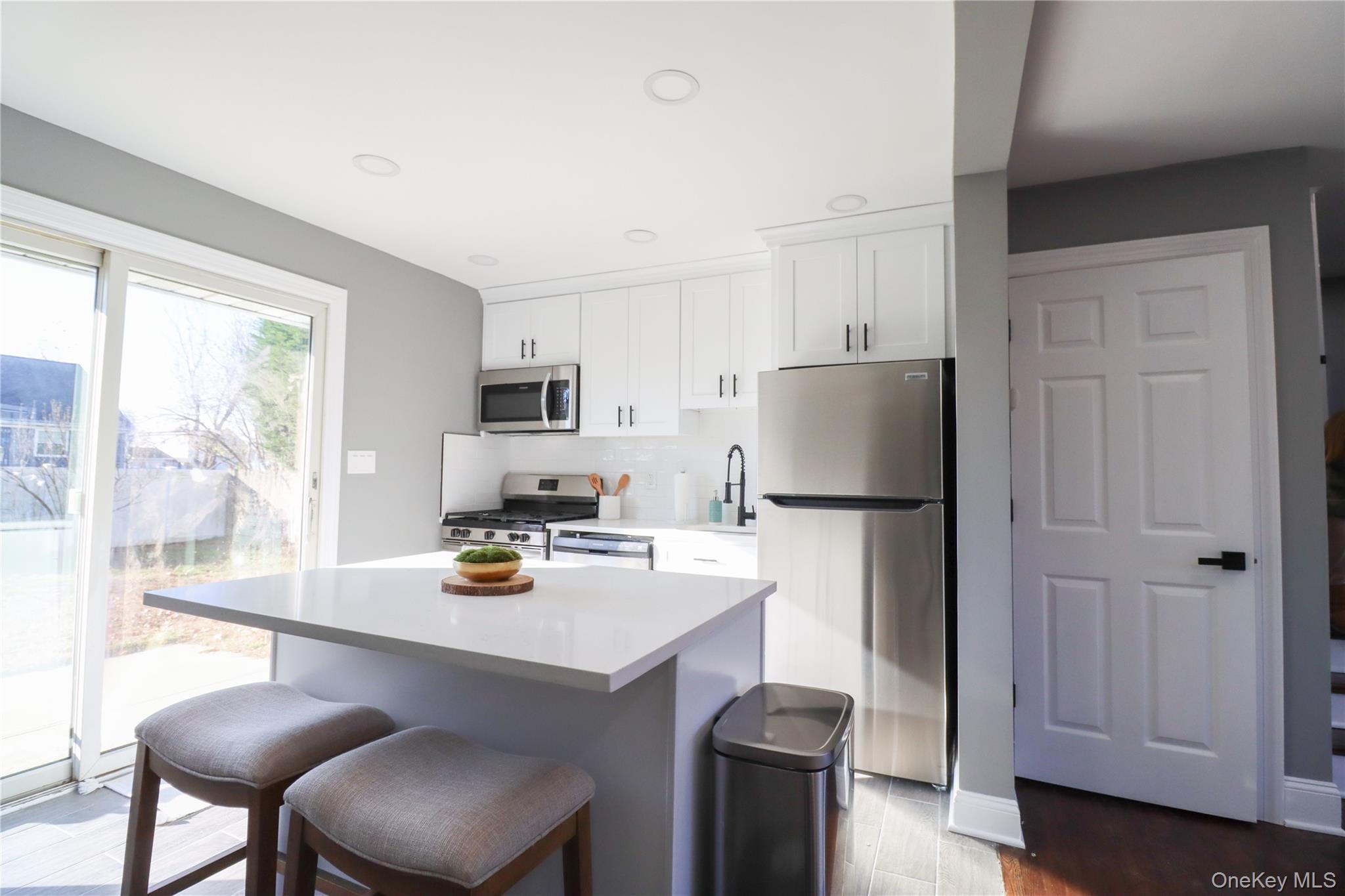 14a Earl Place, Amity Harbor, NY 11701