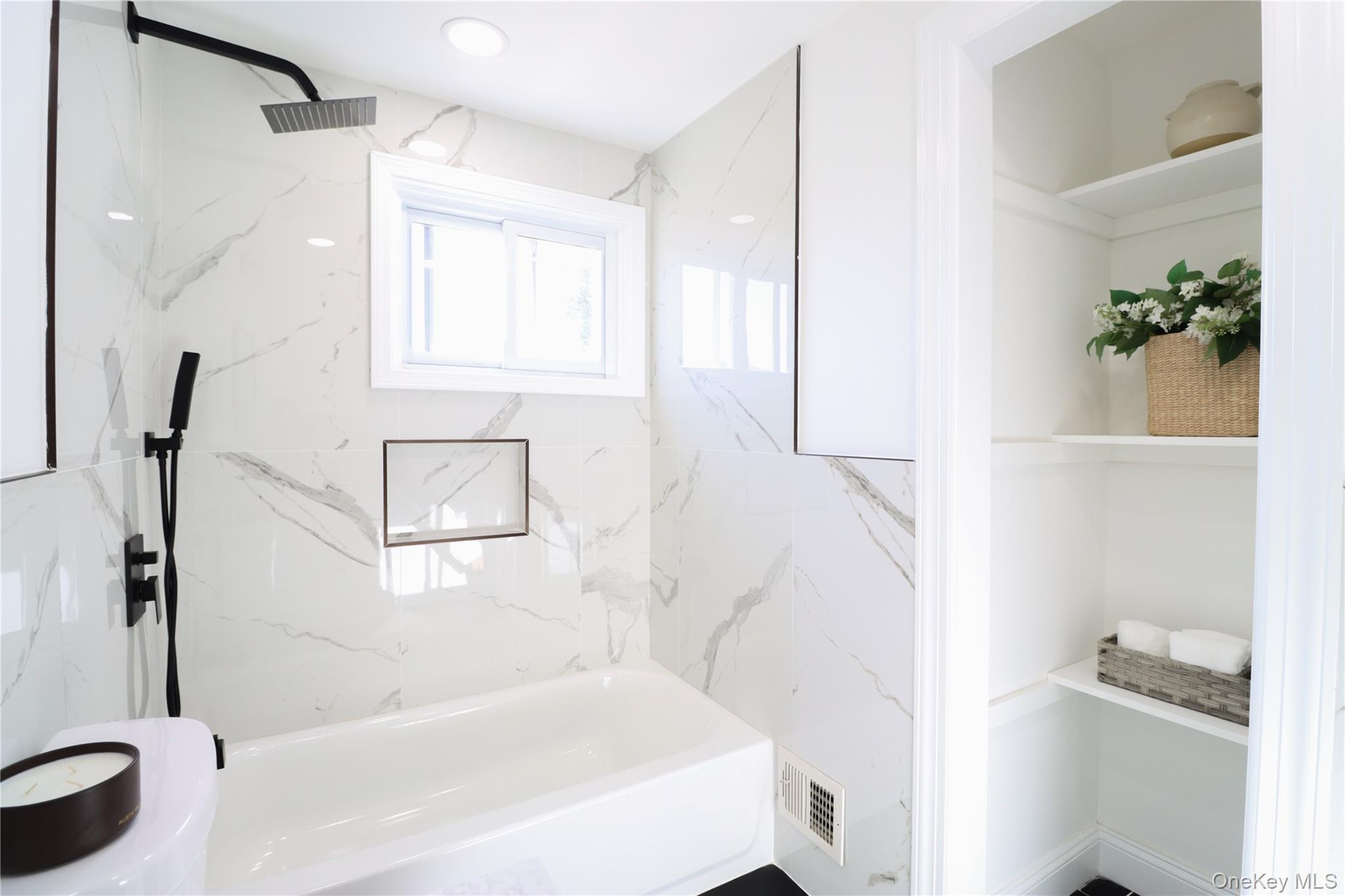 14a Earl Place, Amity Harbor, NY 11701