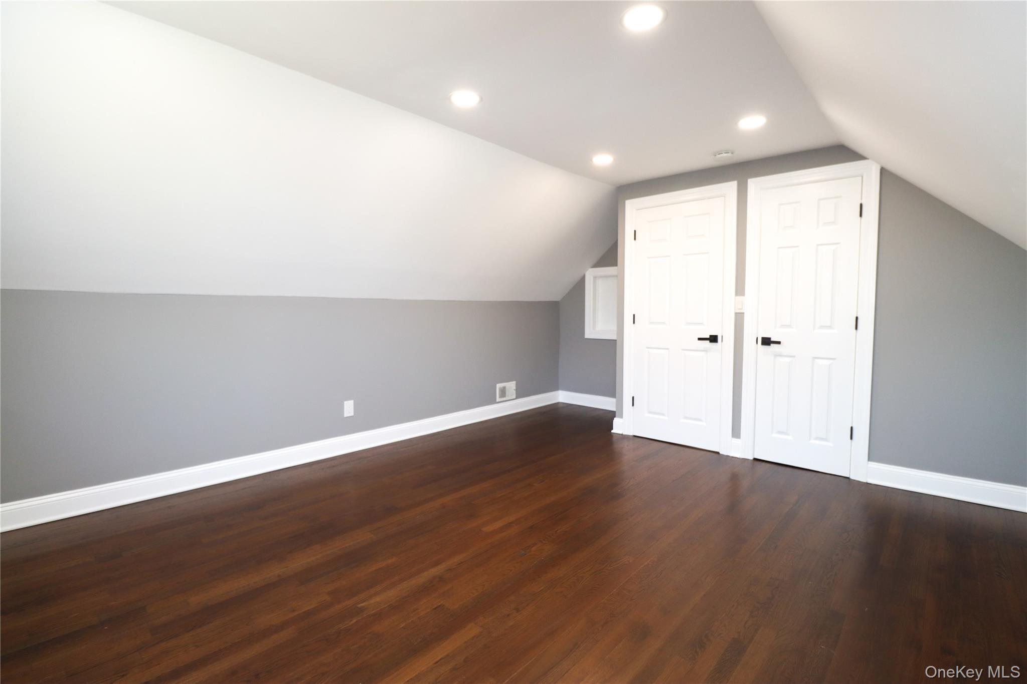 14a Earl Place, Amity Harbor, NY 11701