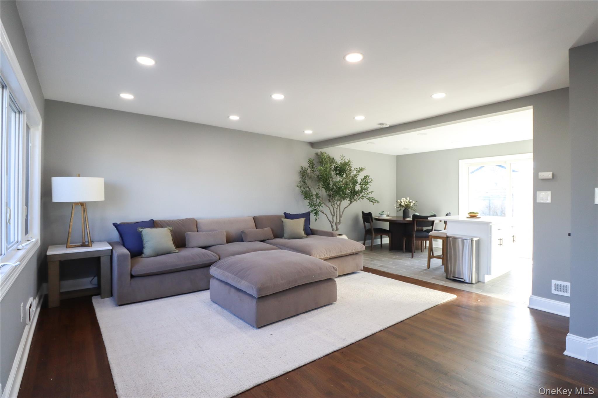 14a Earl Place, Amity Harbor, NY 11701