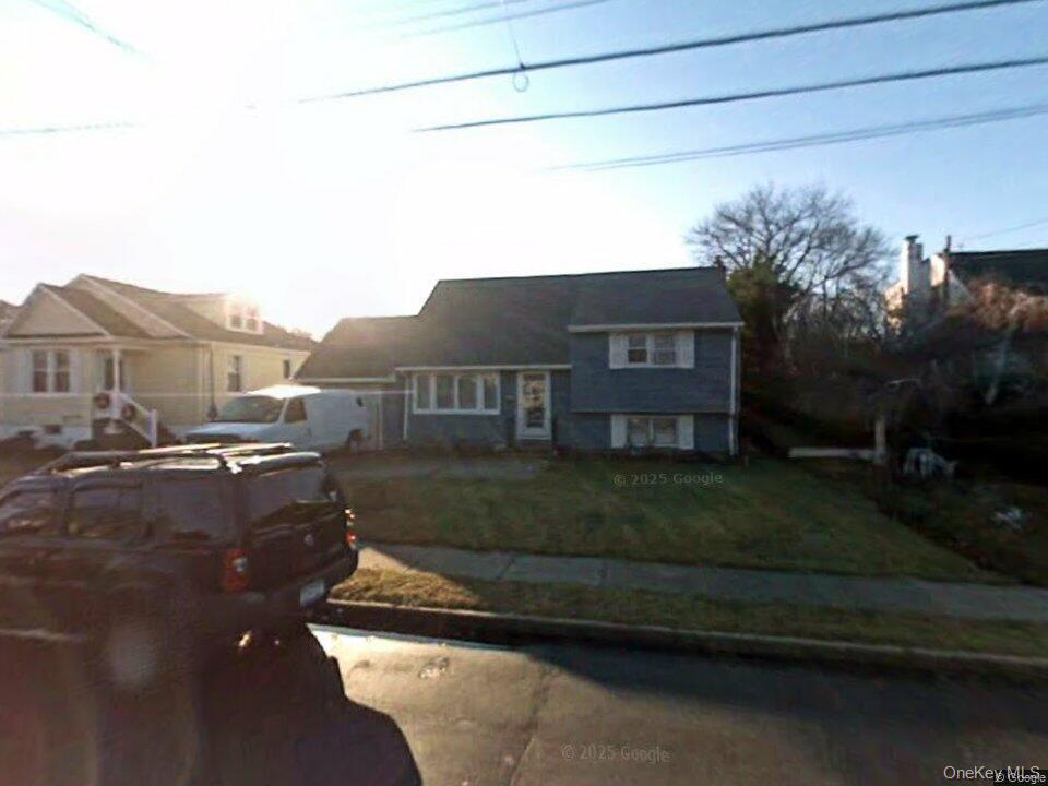 14a Earl Place, Amity Harbor, NY 11701