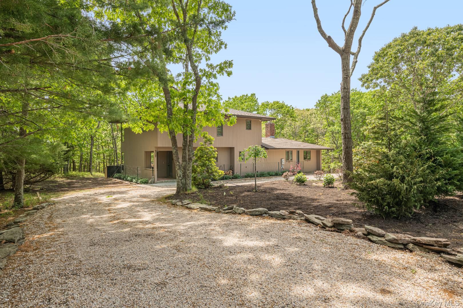 33 Rolling Woods Court, Wainscott, NY 11937