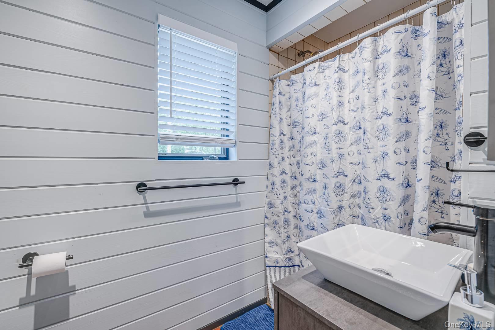 33 Rolling Woods Court, Wainscott, NY 11937