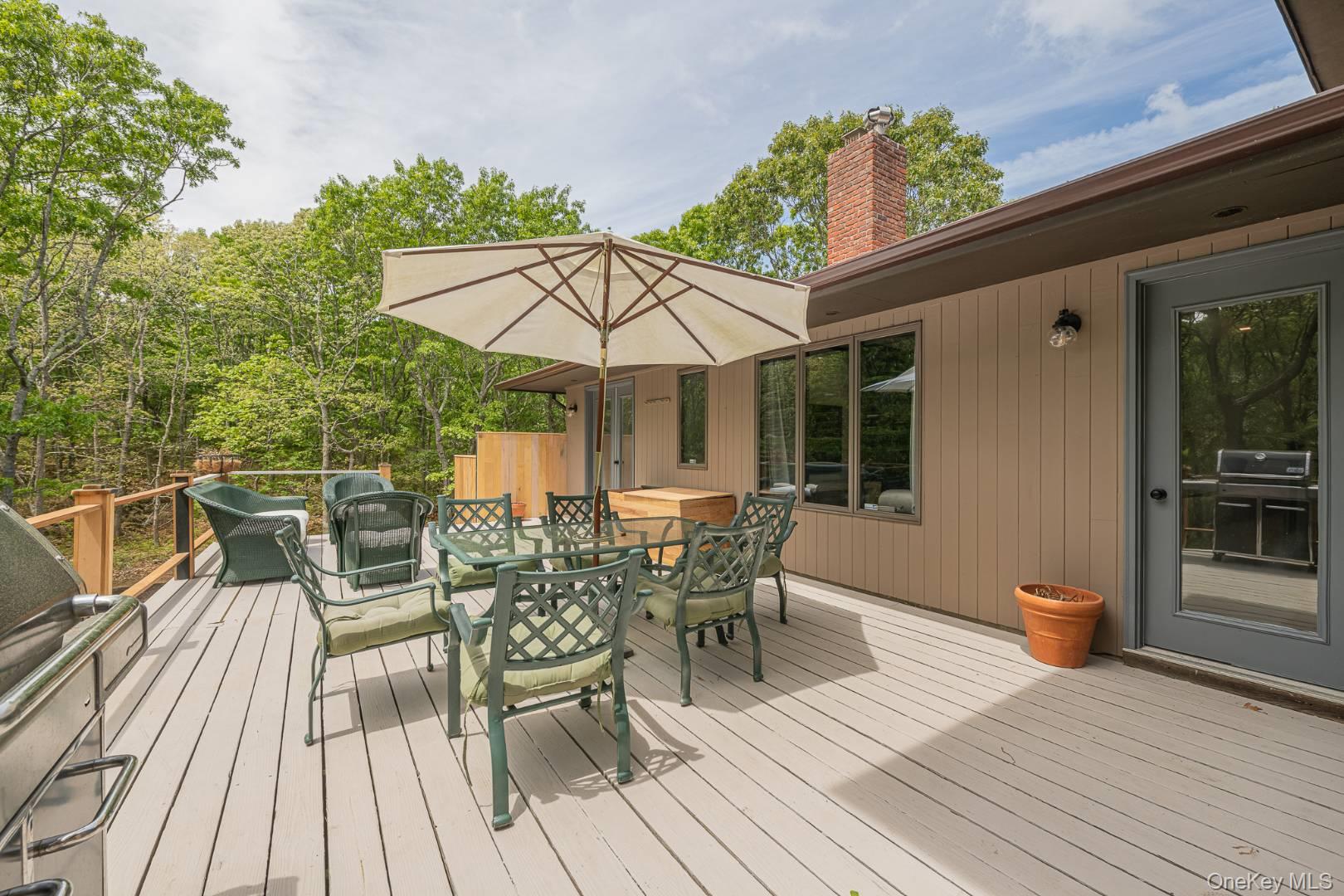 33 Rolling Woods Court, Wainscott, NY 11937