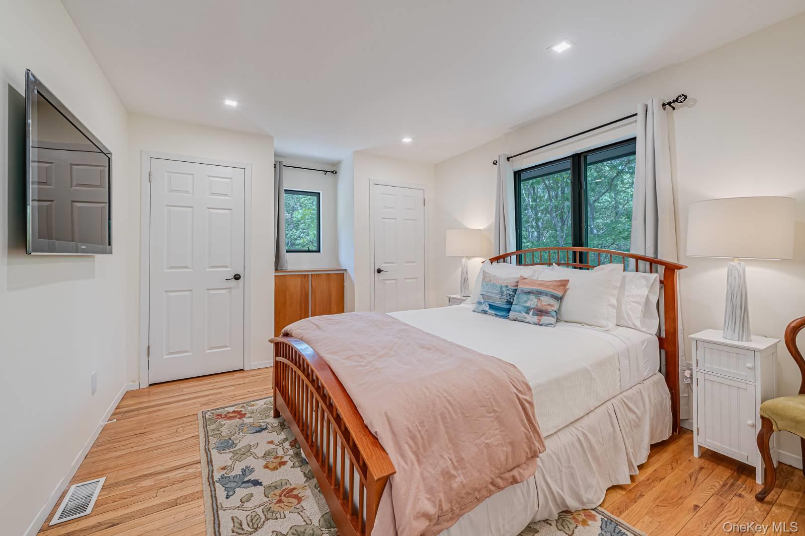 33 Rolling Woods Court, Wainscott, NY 11937