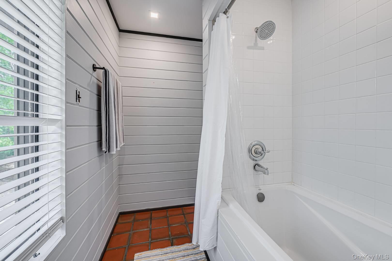 33 Rolling Woods Court, Wainscott, NY 11937