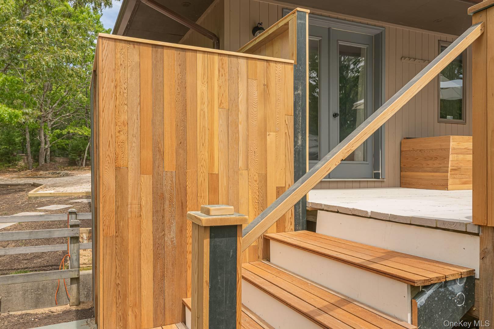 33 Rolling Woods Court, Wainscott, NY 11937