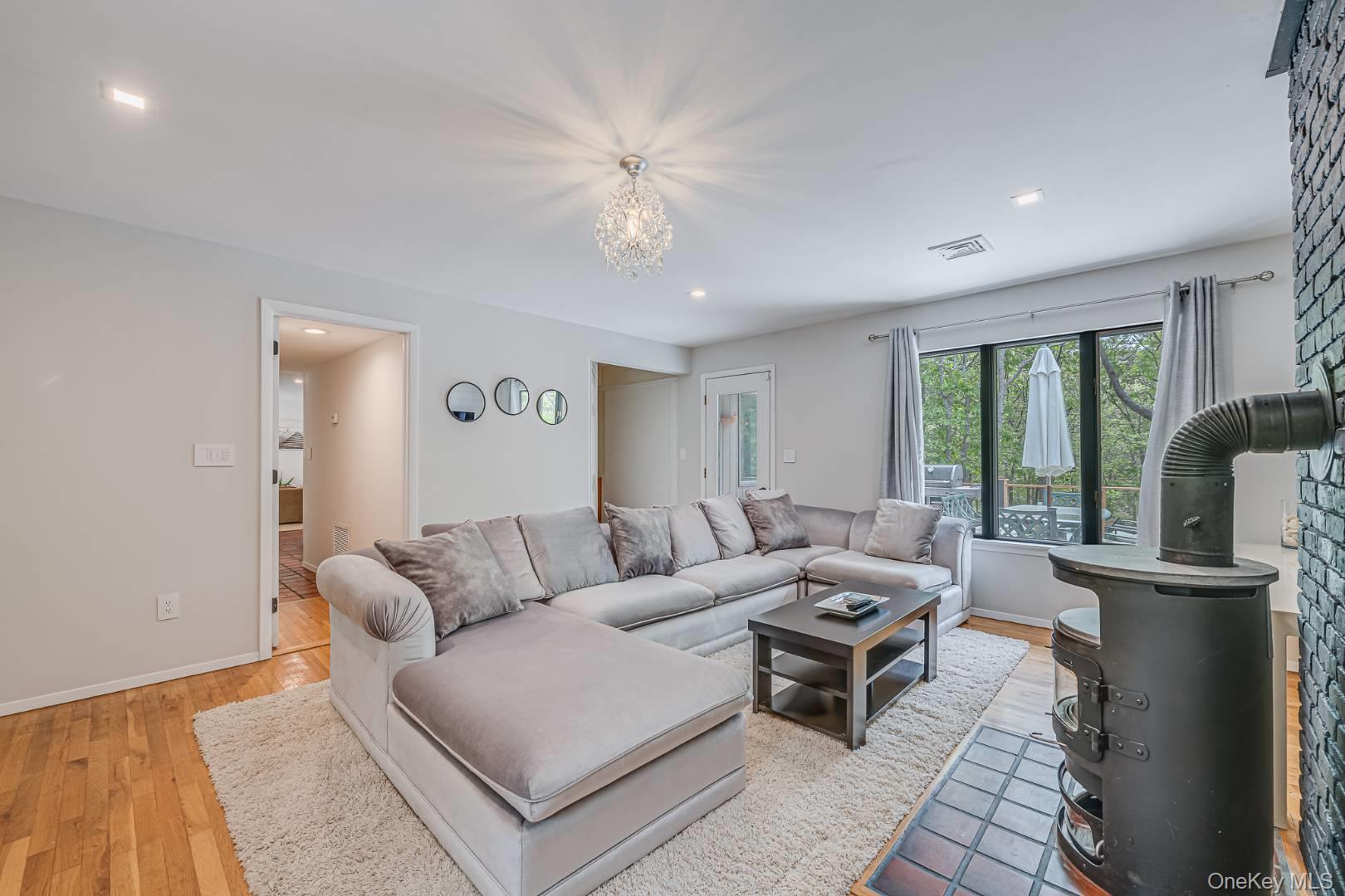 33 Rolling Woods Court, Wainscott, NY 11937