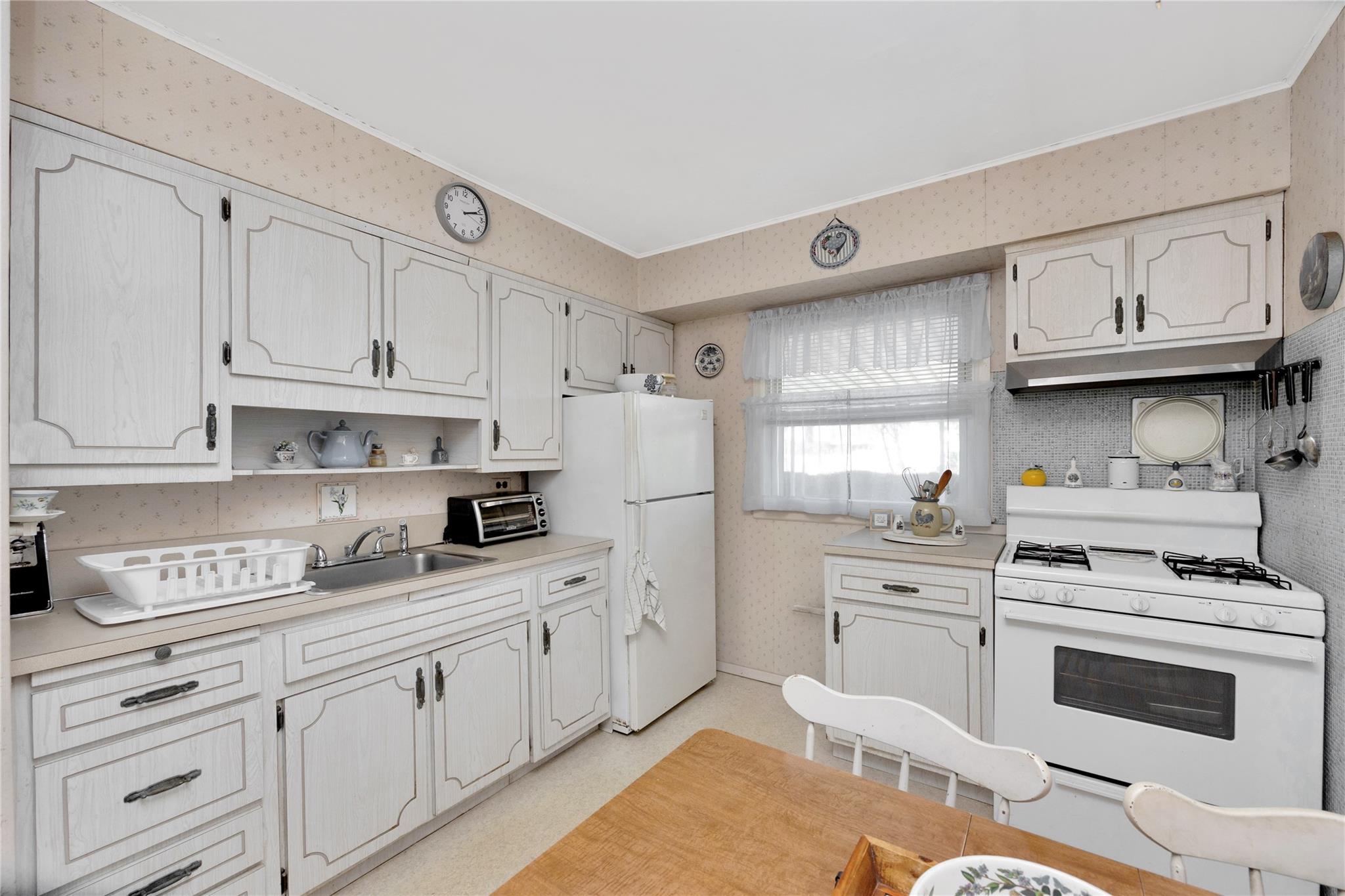 121 Sullivan Avenue, Farmingdale, NY 11735
