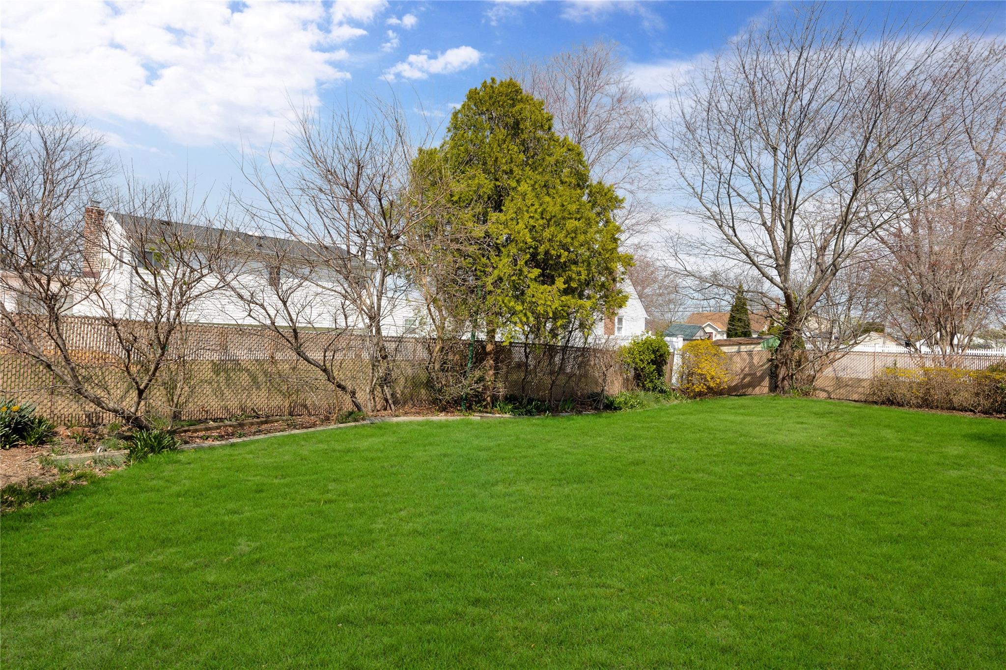 121 Sullivan Avenue, Farmingdale, NY 11735