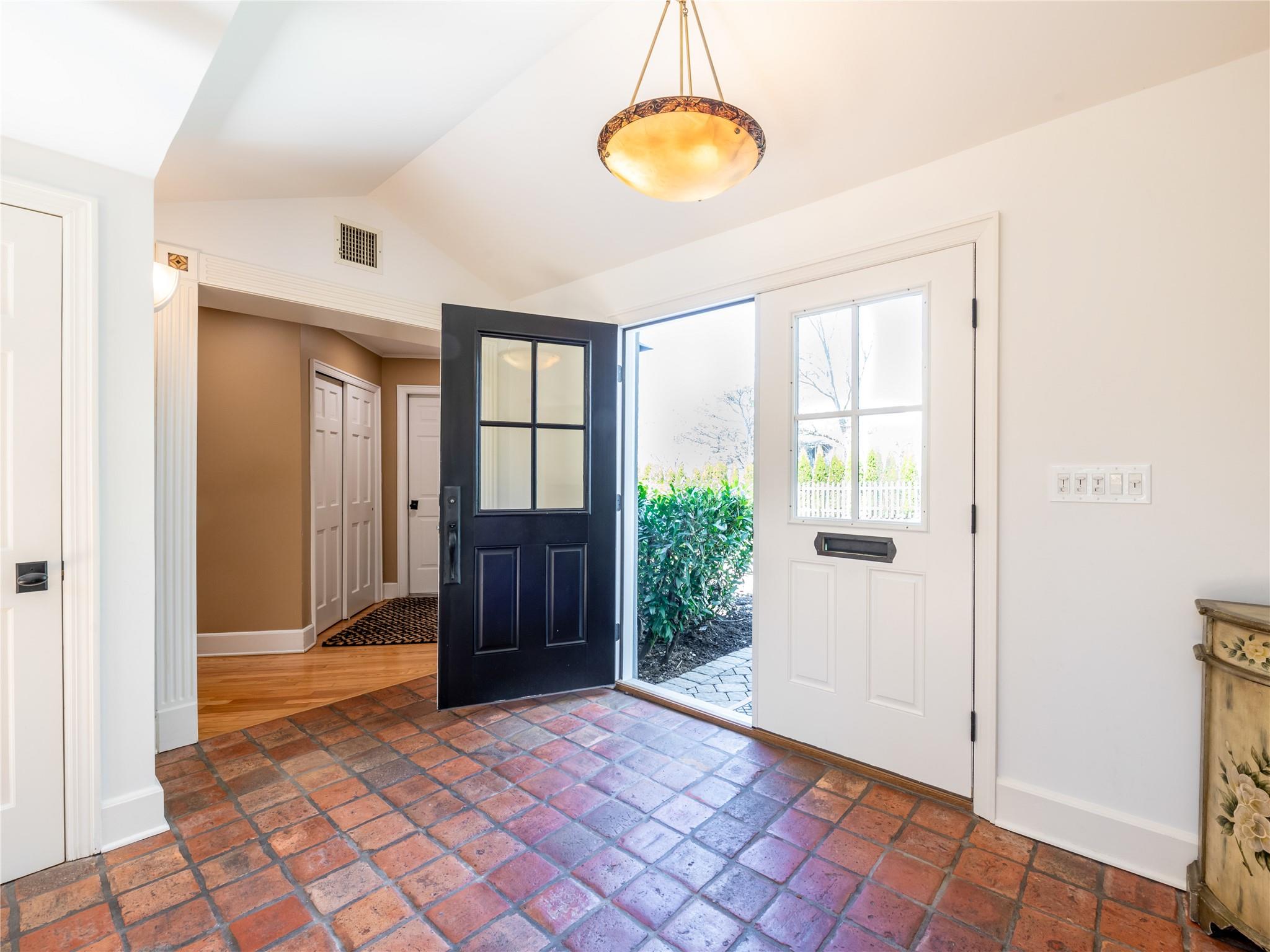 4 Terrace Court, Port Washington, NY 11050