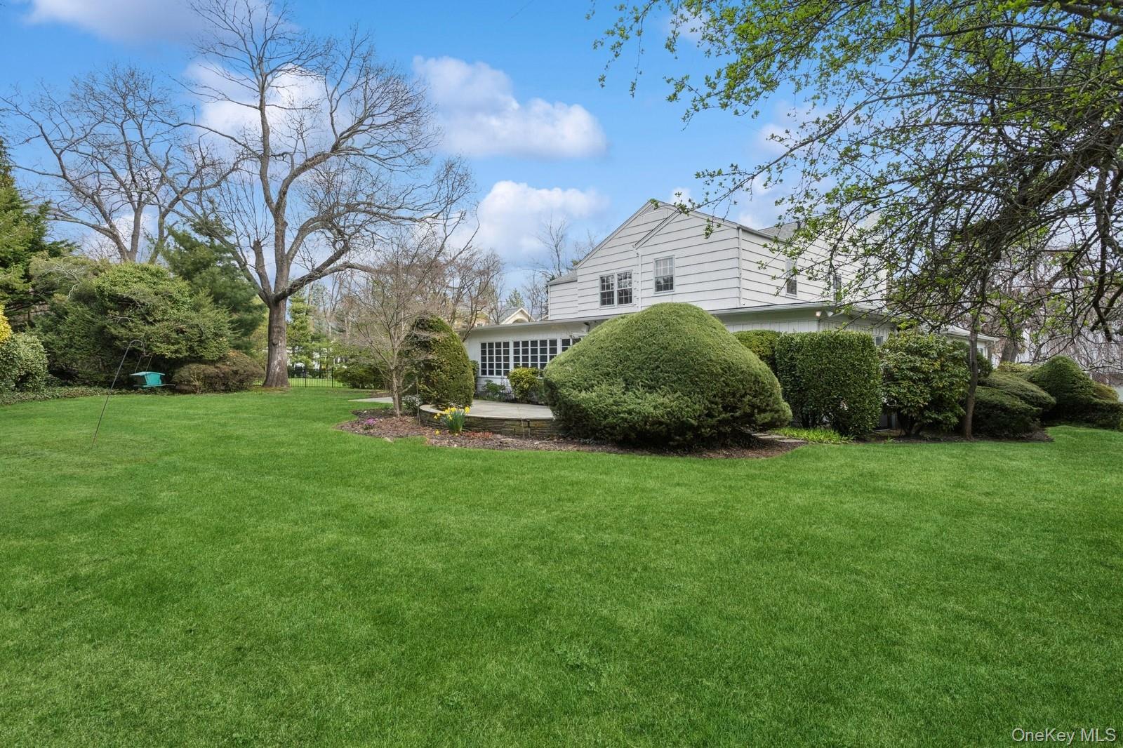 270 Bayberry Drive, Hewlett Harbor, NY 11557