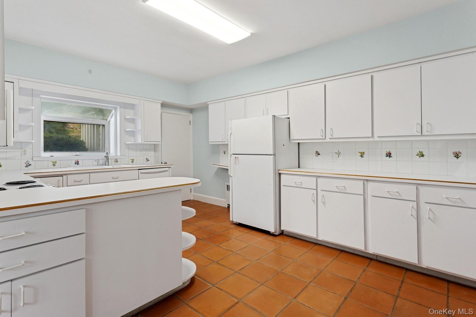 270 Bayberry Drive, Hewlett Harbor, NY 11557