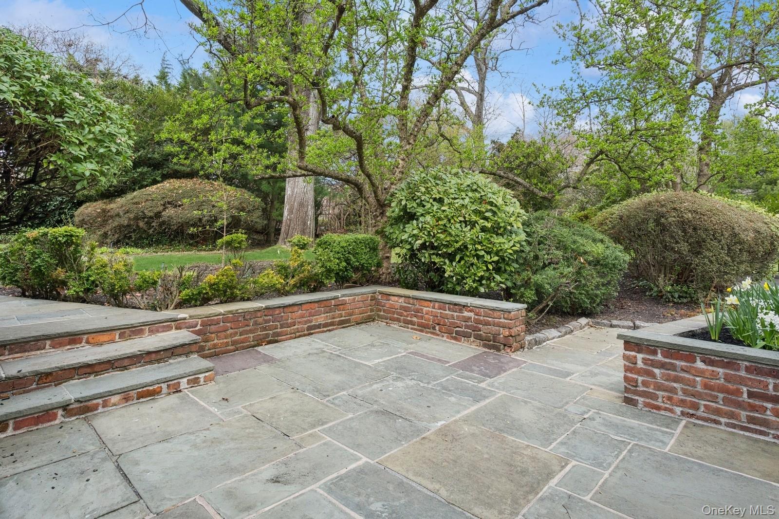 270 Bayberry Drive, Hewlett Harbor, NY 11557