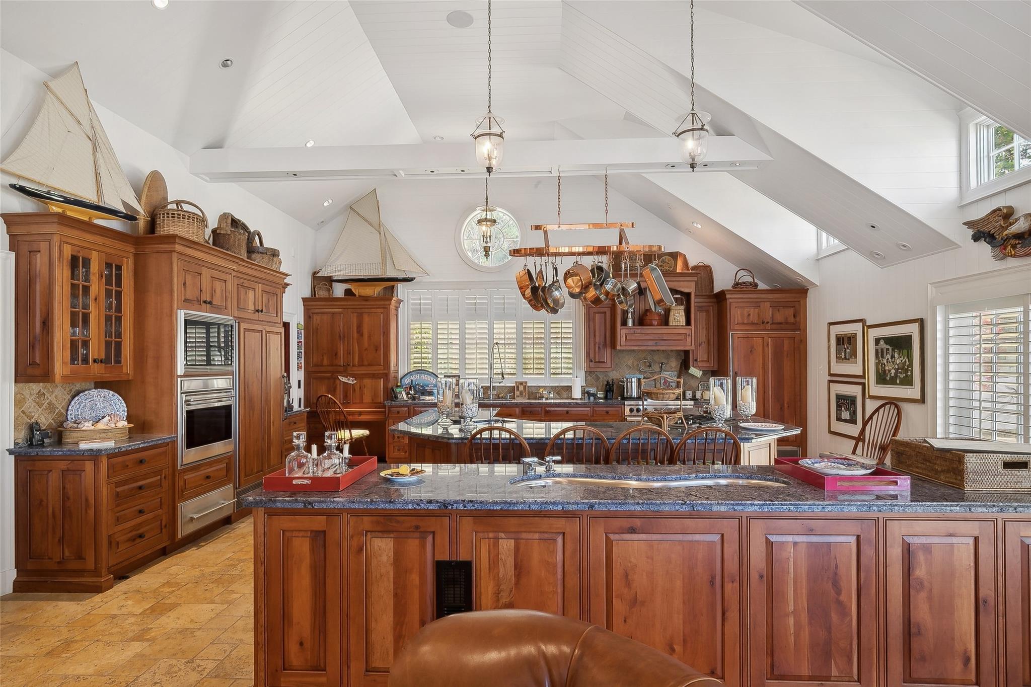 1386 Ridge Road, Laurel Hollow, NY 11791