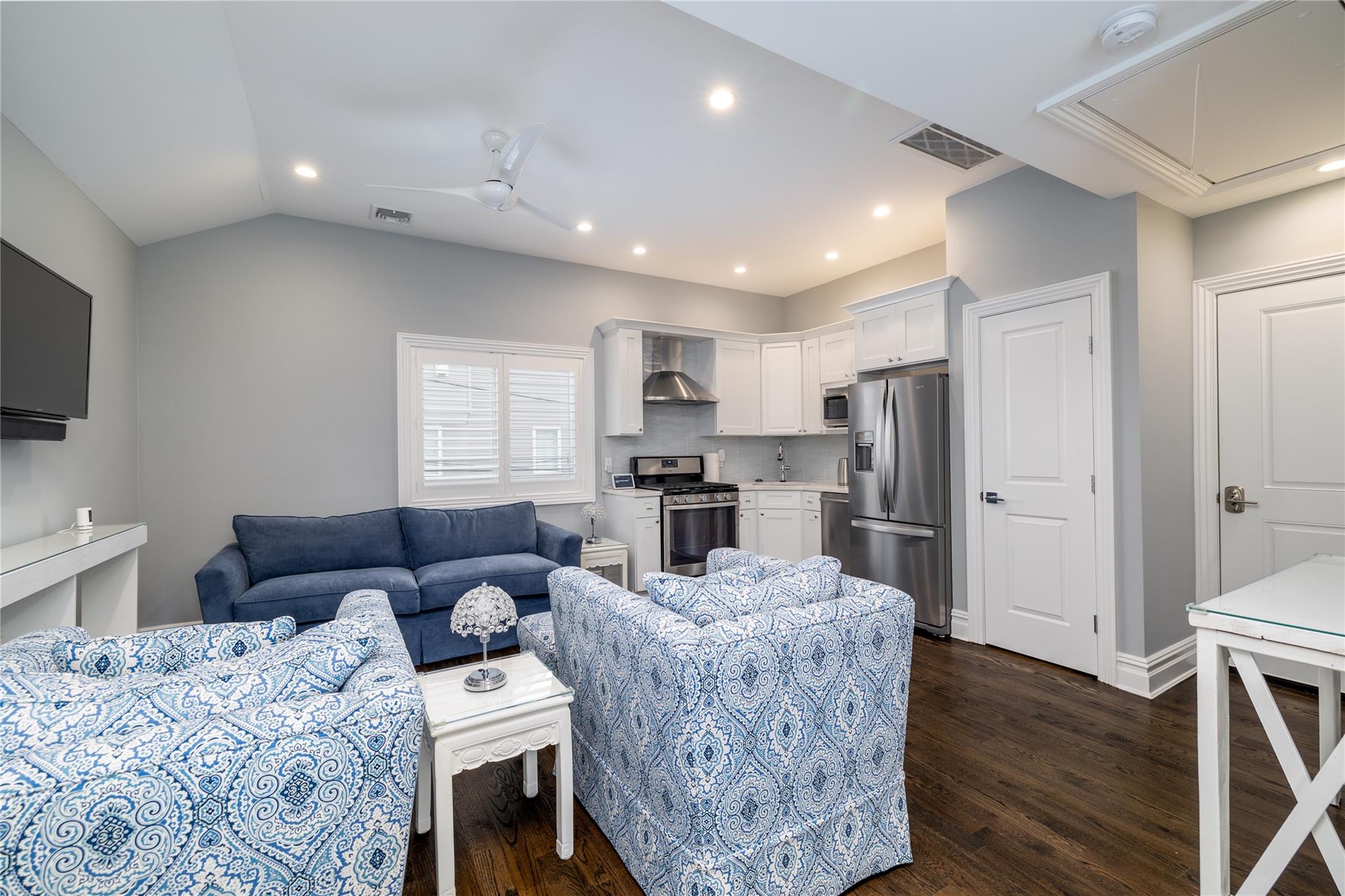 88 Oregon Street, Long Beach, NY 11561