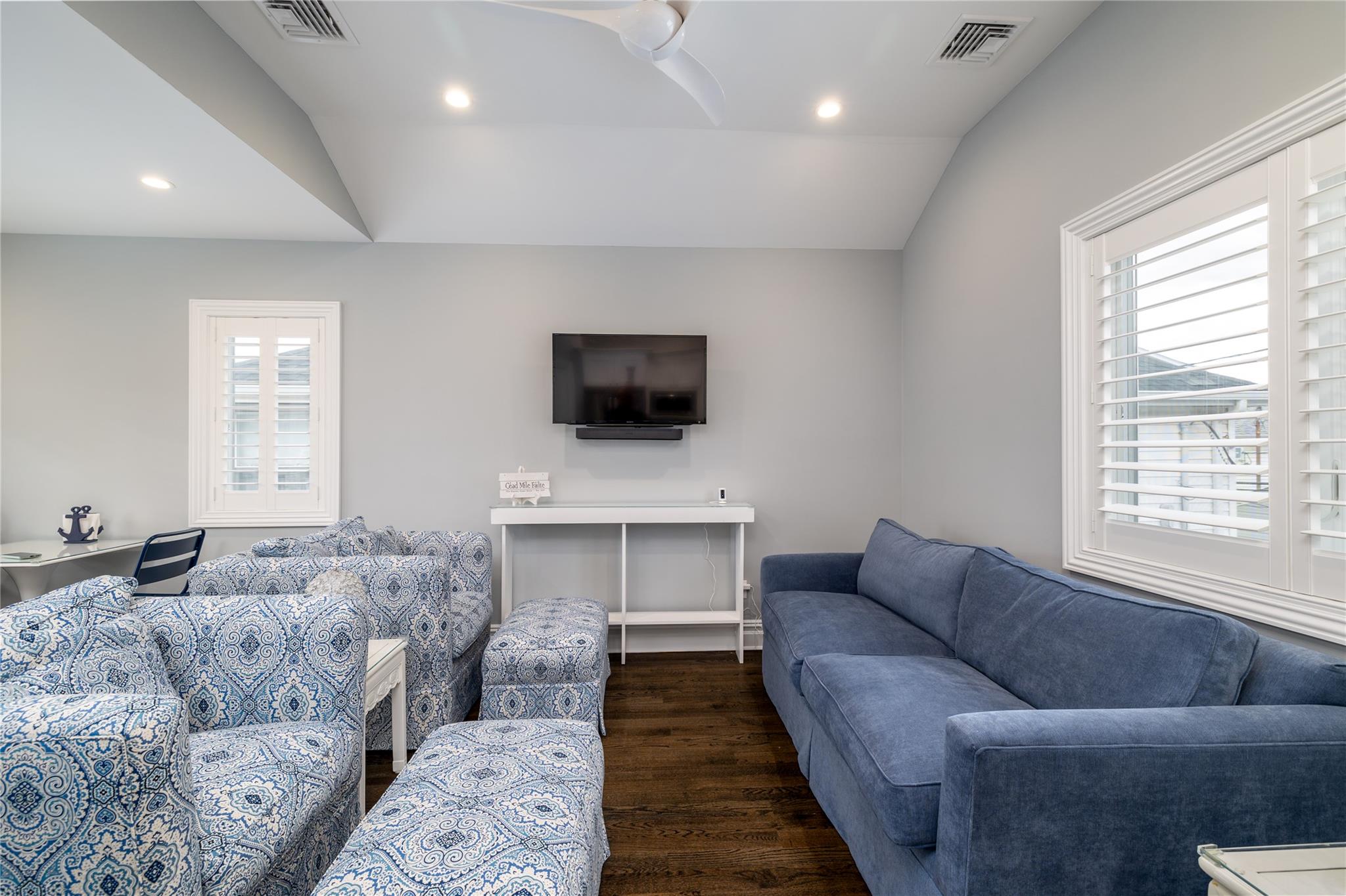 88 Oregon Street, Long Beach, NY 11561