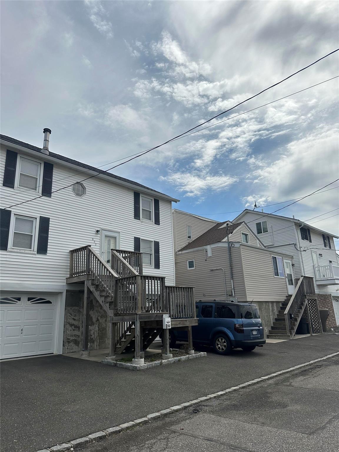 864 S Walnut Street, Lindenhurst, NY 11757