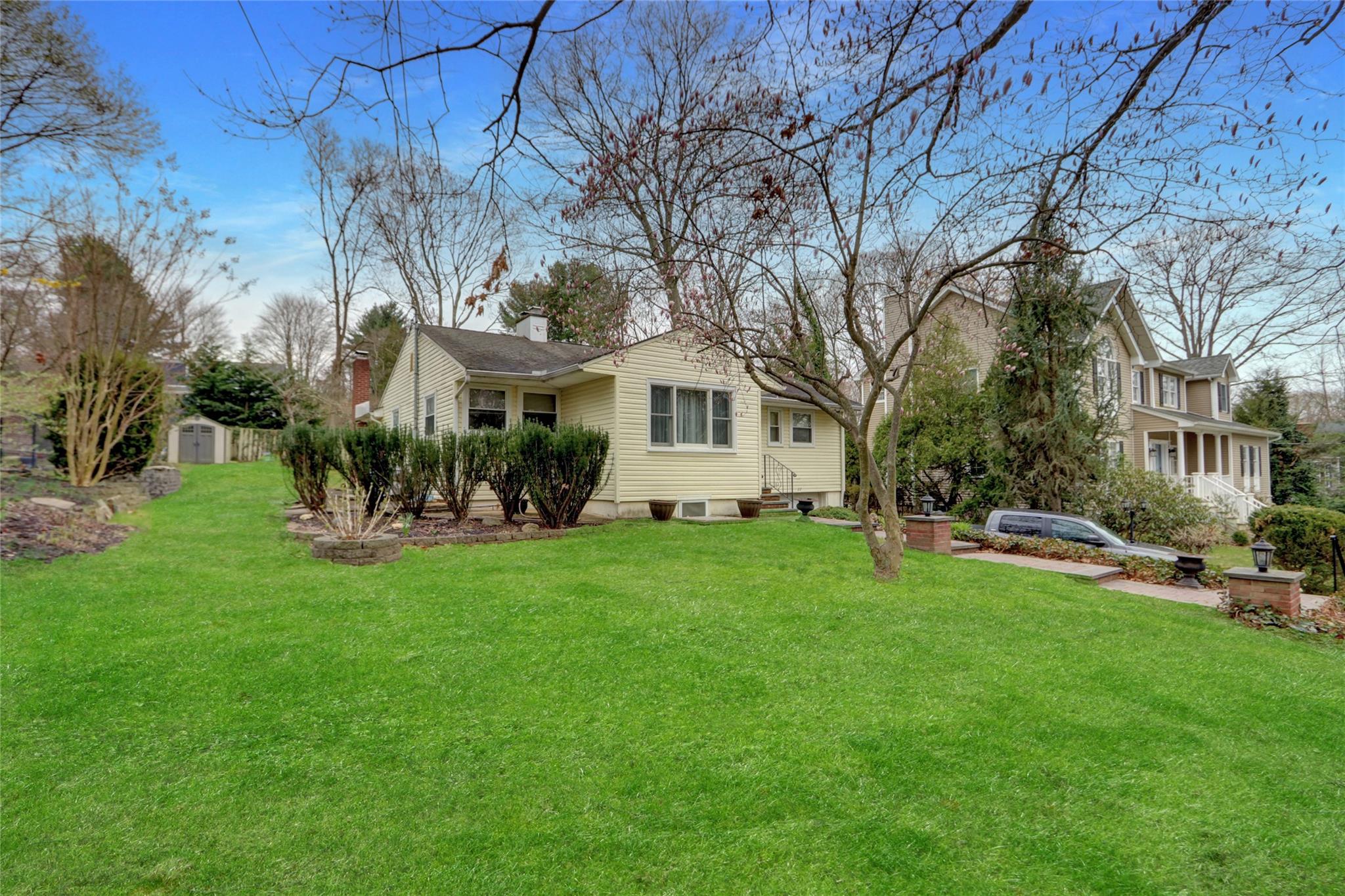 22 Walnut Place, Huntington, NY 11743